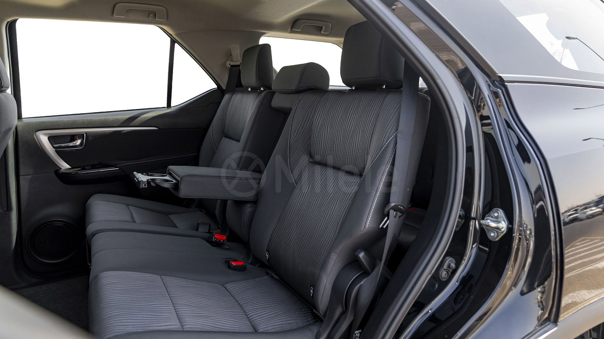 
								(LHD) TOYOTA FORTUNER 2.7P AT 4X4 MY2026 – BLACK full									