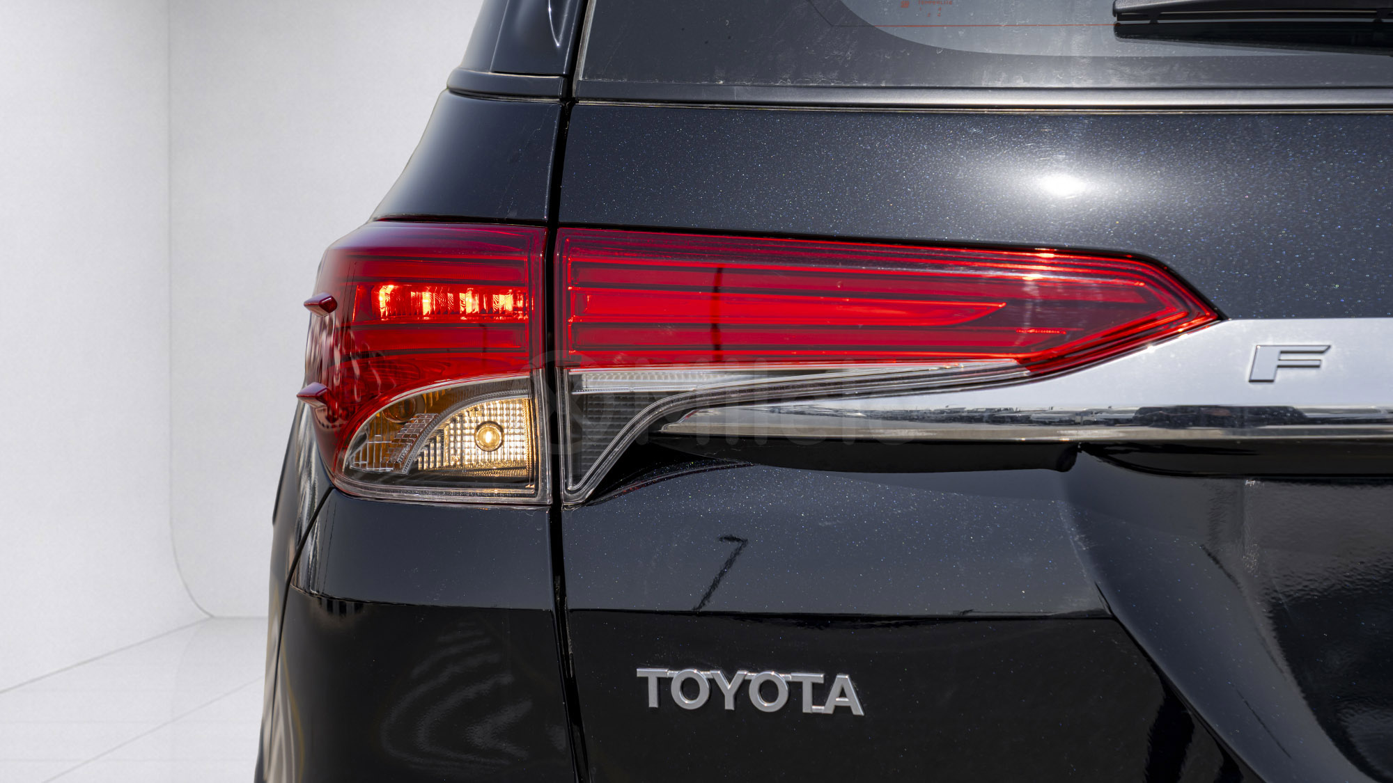 
								(LHD) TOYOTA FORTUNER 2.7P AT 4X4 MY2026 – ATTITUDE BLACK full									