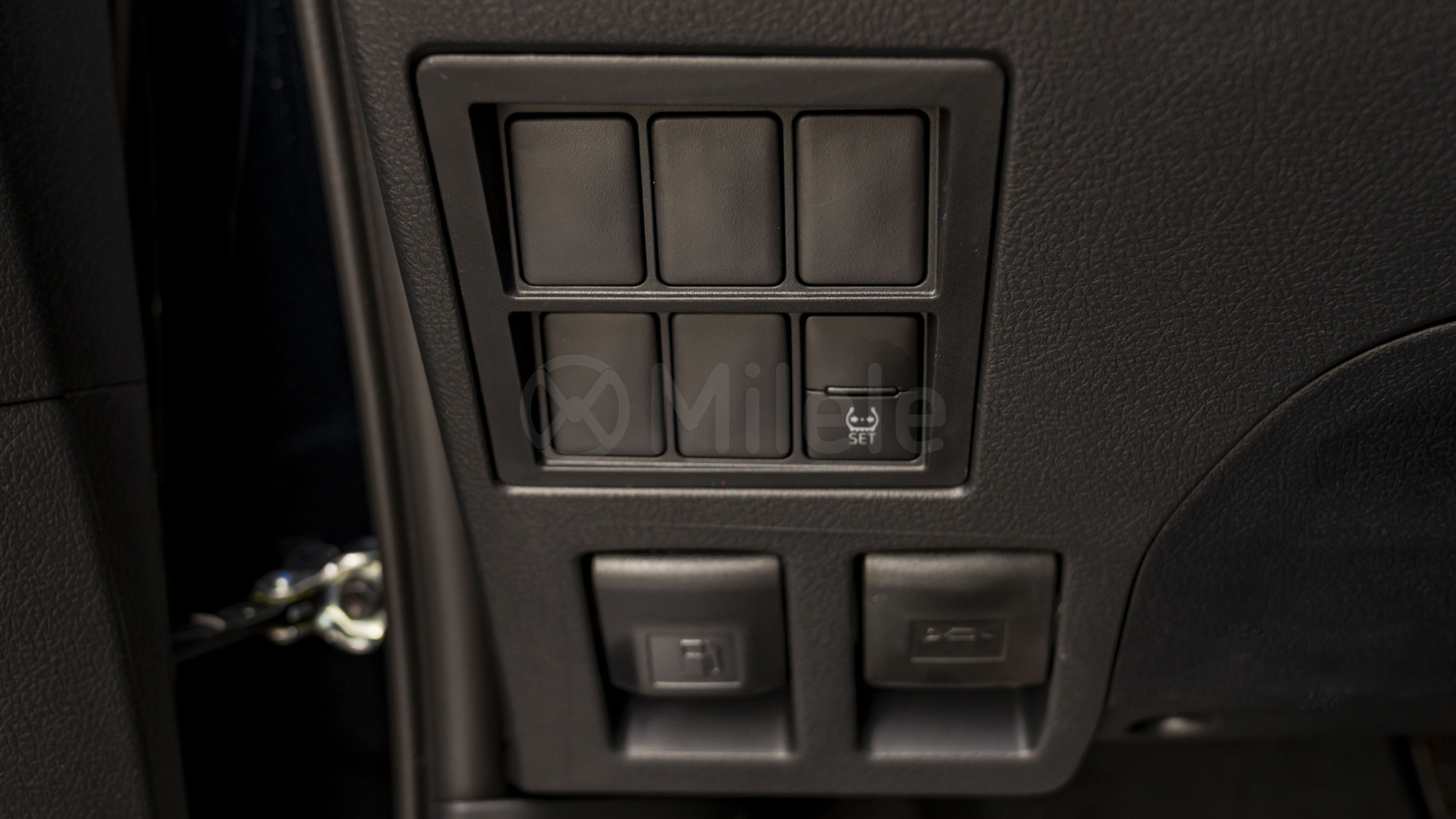 
(LHD) TOYOTA FORTUNER 2.7P AT 4X4 MY2025 – BLACK full									
