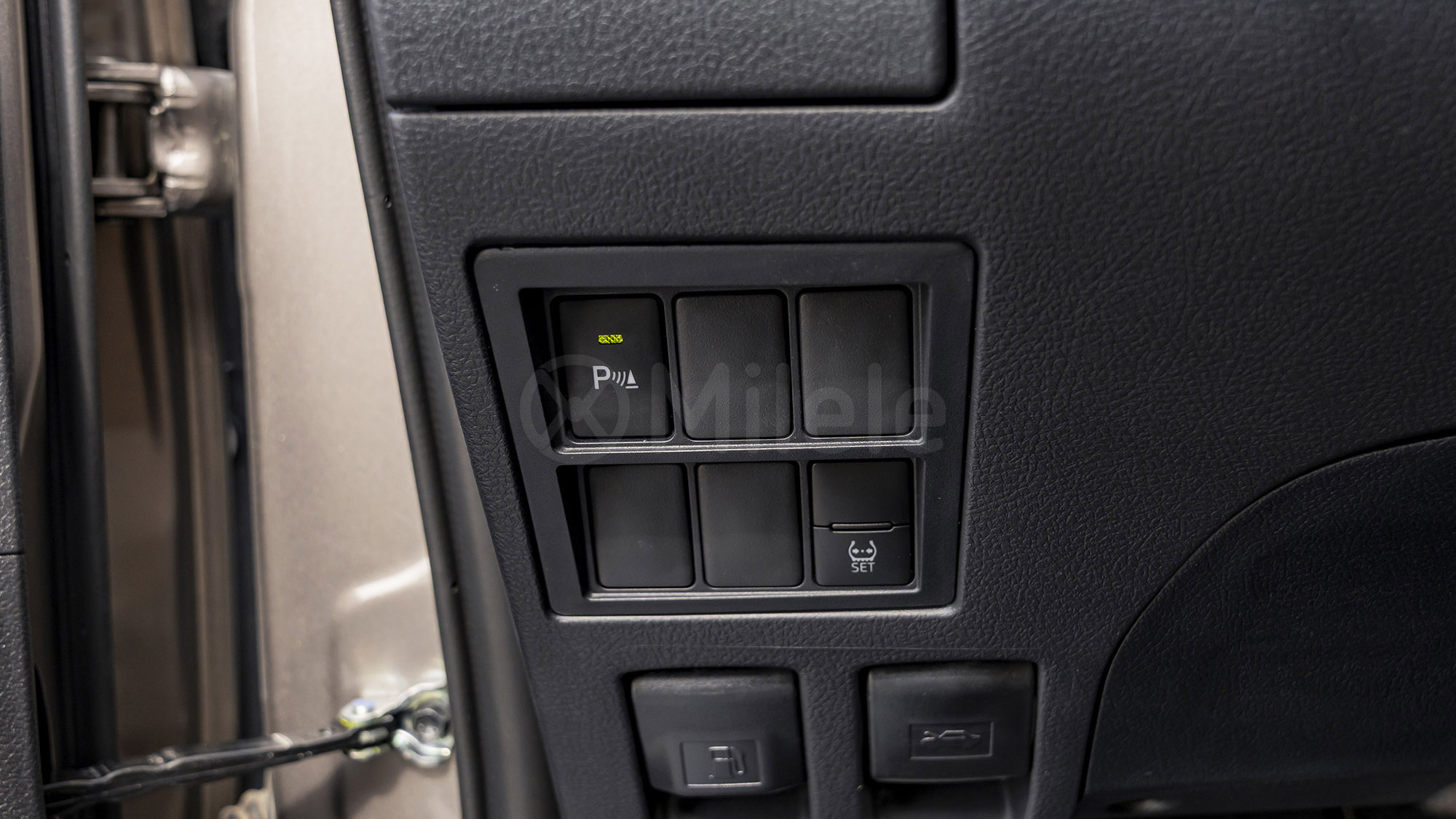 
(LHD) TOYOTA FORTUNER 2.7P AT 4X4 MY2025 – BRONZE full									