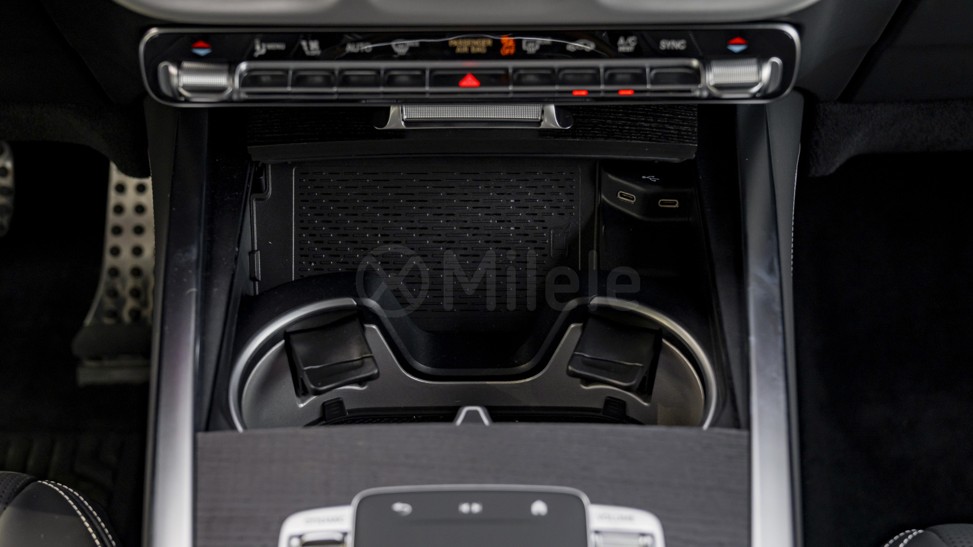 
(LHD) MERCEDES BENZ G CLASS G 63 4.0P AT AWD MY2026 – BLACK full									