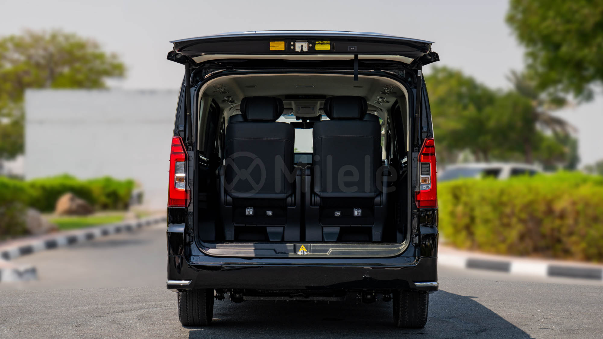 
(LHD) TOYOTA GRANVIA 3.5P AT MY2025 – BLACK full									