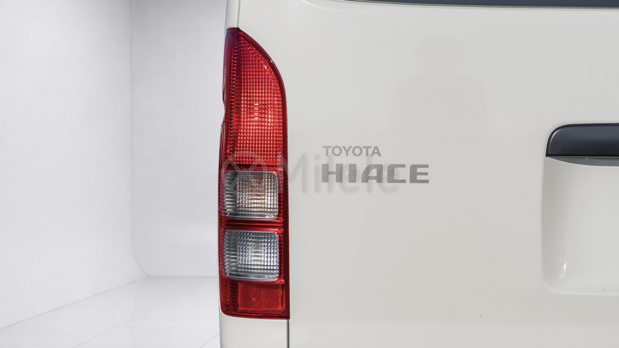 
								(LHD) HIACE HR 15 SEATER 2.5D MT full									