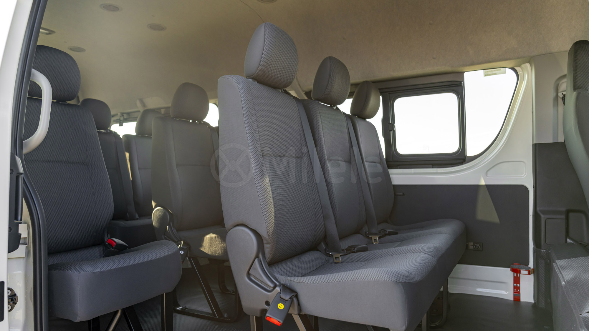 
								(LHD) HIACE HR 15 SEATER 2.5D MT full									
