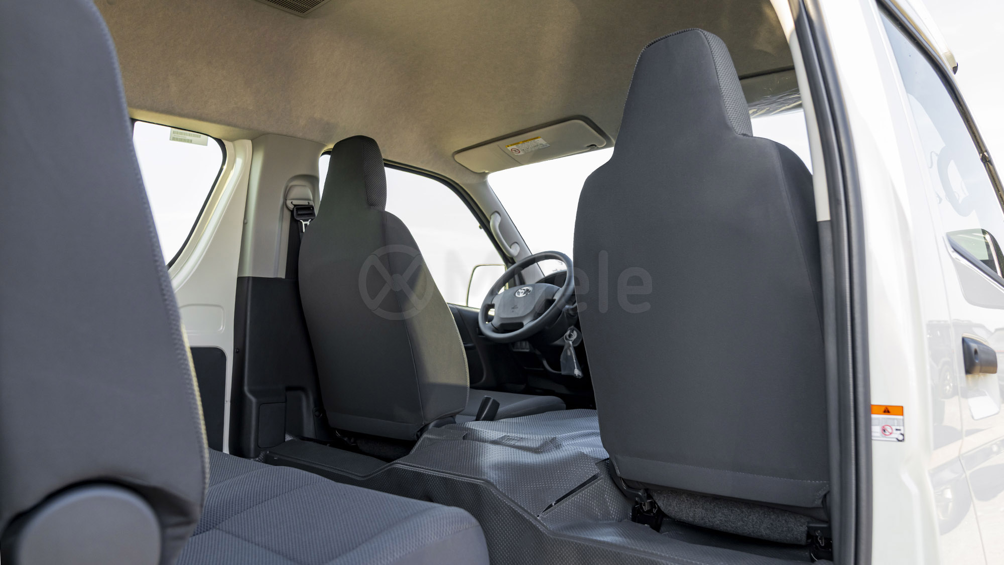 
								(LHD) HIACE HR 15 SEATER 2.5D MT full									