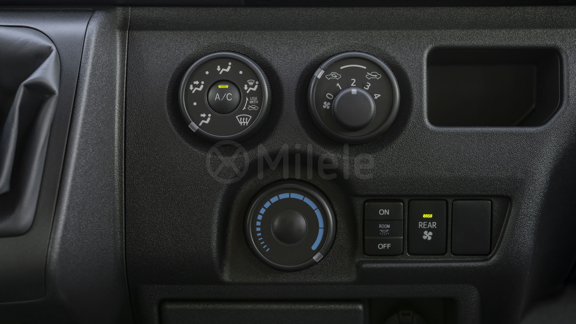 
								(LHD) HIACE HR 15 SEATER 2.5D MT full									