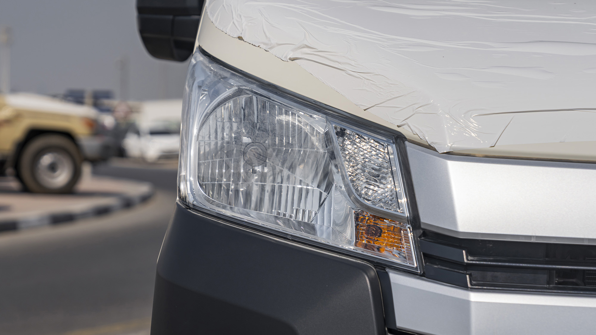 
								(LHD) TOYOTA HIACE HR 2.8D MT RWD 13 SEATER MY2026 – WHITE full									