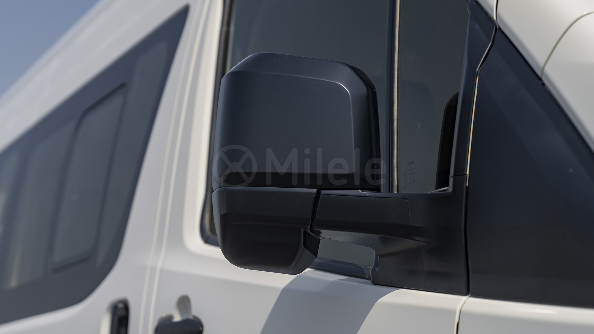 
								(LHD) TOYOTA HIACE HR 2.8D MT RWD 13 SEATER MY2026 – WHITE full									