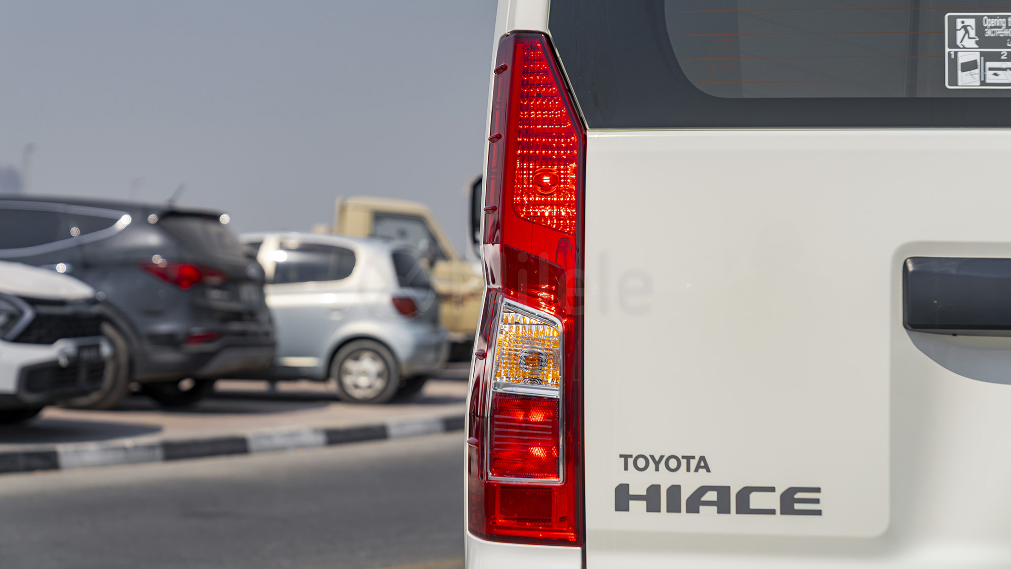 
								(LHD) TOYOTA HIACE HR 2.8D MT RWD 13 SEATER MY2026 – WHITE full									
