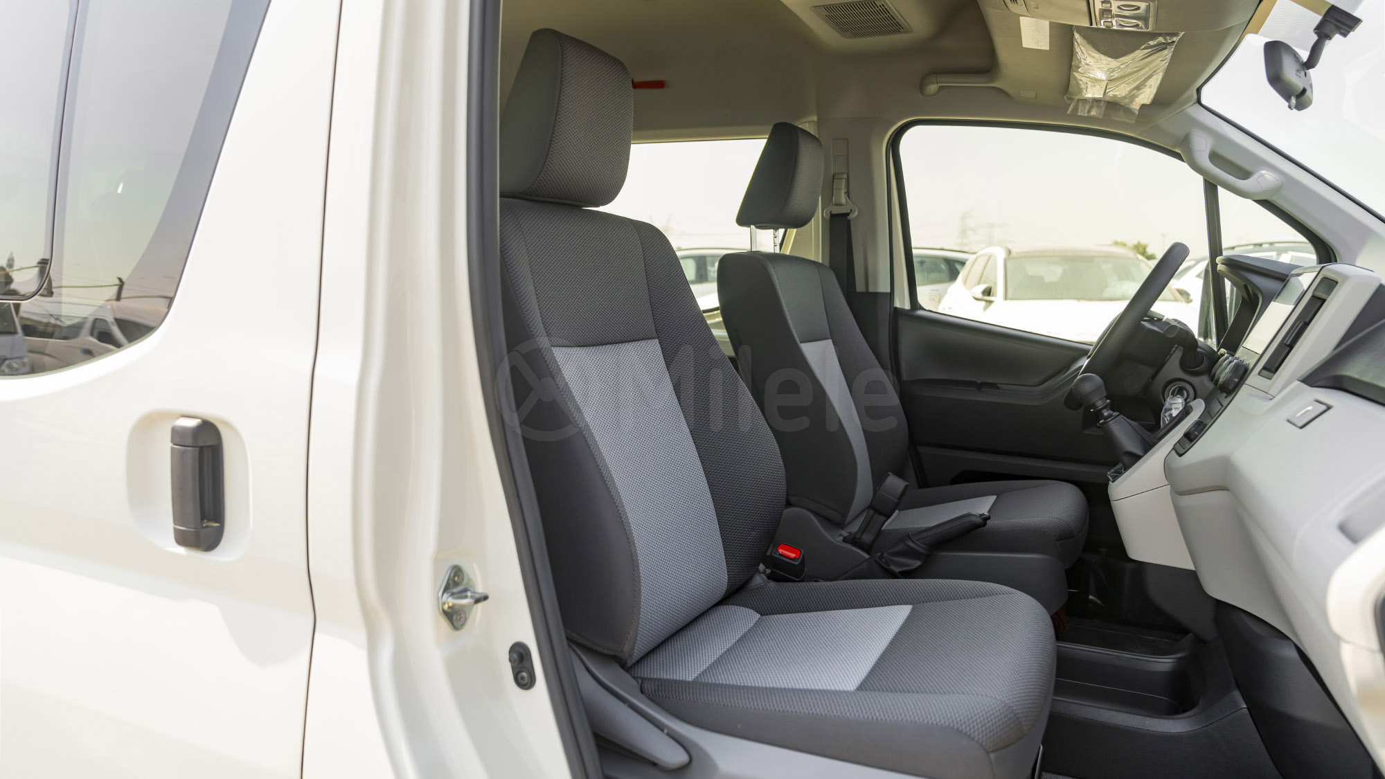 
								(LHD) TOYOTA HIACE HR 2.8D MT RWD 13 SEATER MY2026 – WHITE full									