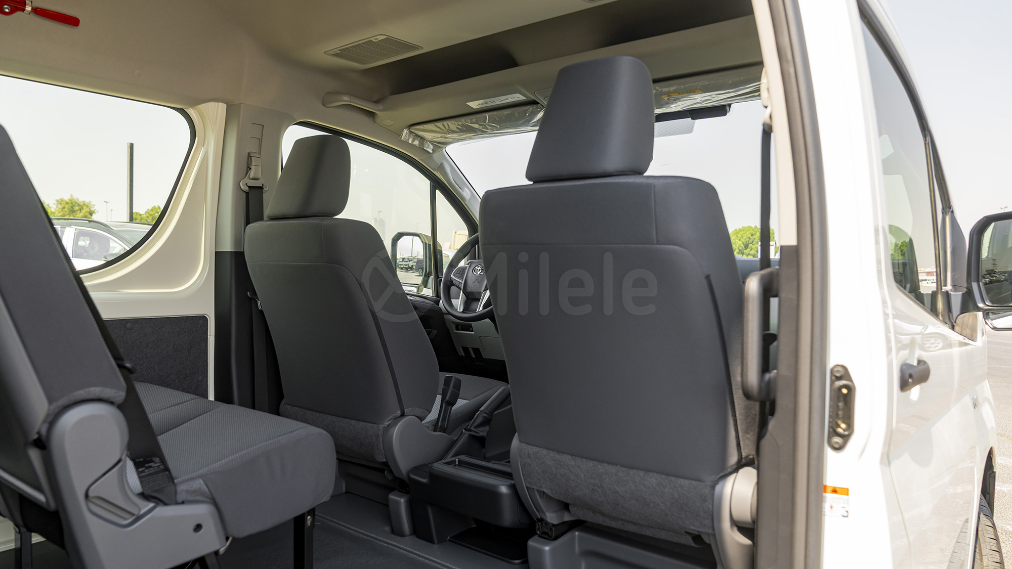 
								(LHD) TOYOTA HIACE HR 2.8D MT RWD 13 SEATER MY2026 – WHITE full									