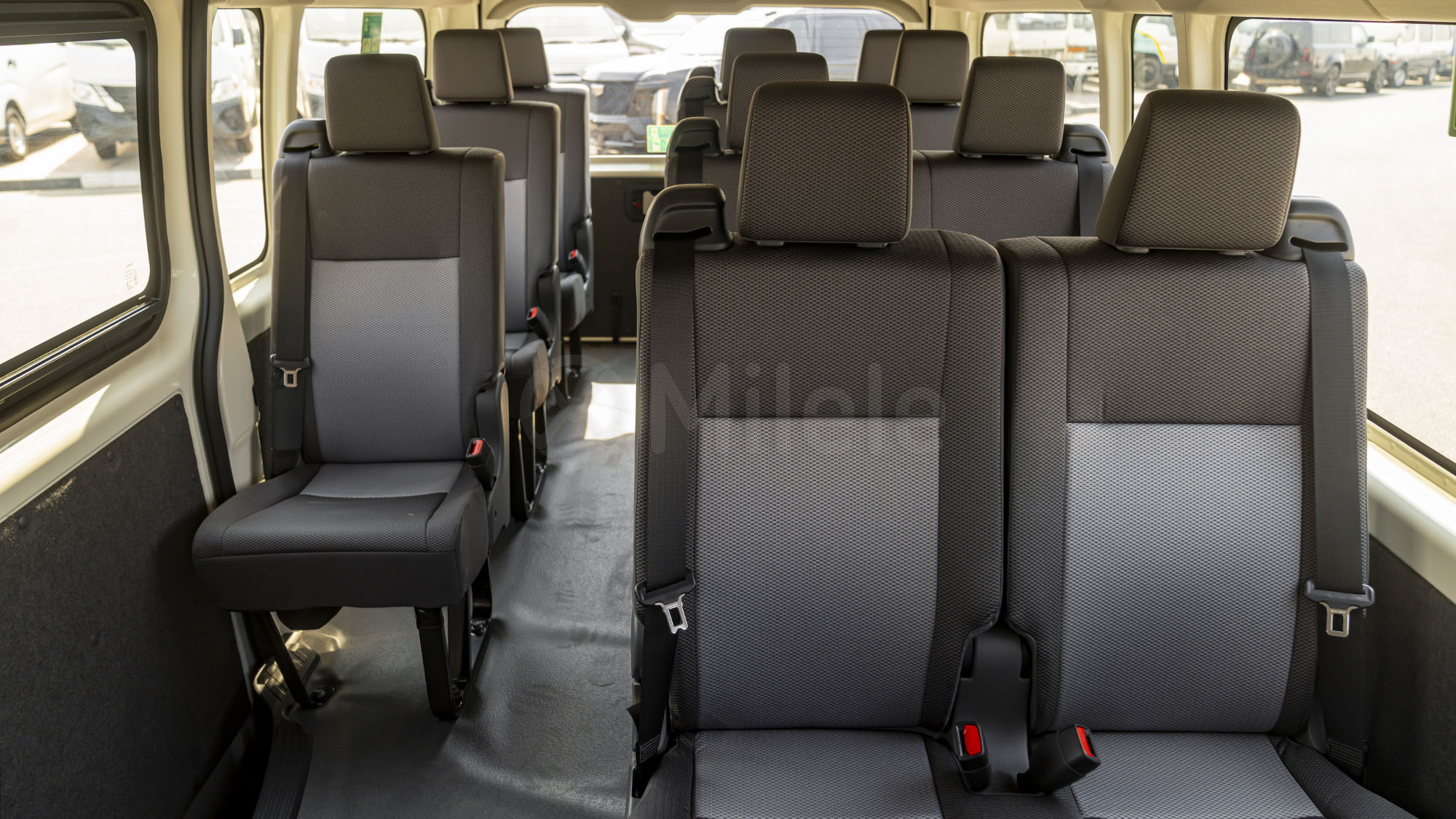 
								(LHD) TOYOTA HIACE HR 2.8D MT RWD 13 SEATER MY2026 – WHITE full									