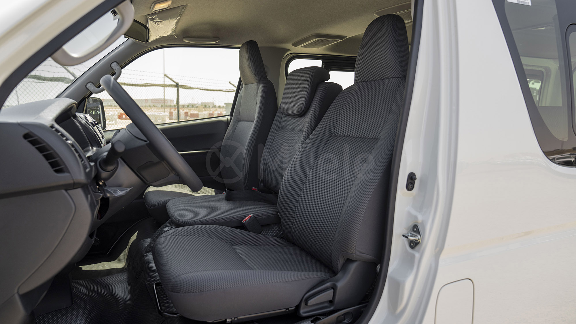 
								(LHD) TOYOTA HIACE STD 2.5D MT 15 SEATER MY2025 – WHITE full									