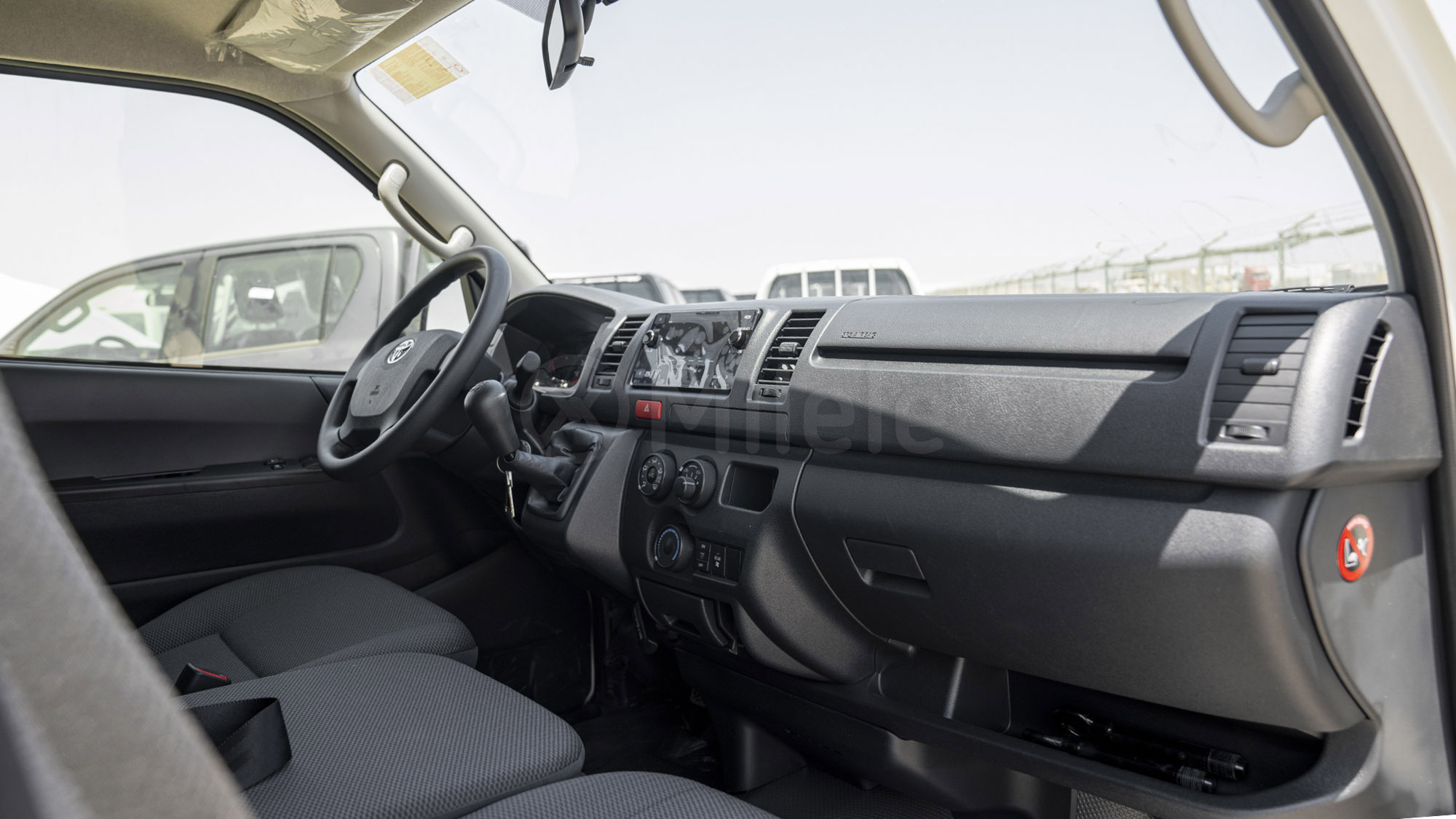 
								(LHD) TOYOTA HIACE STD 2.5D MT 15 SEATER MY2025 – WHITE full									
