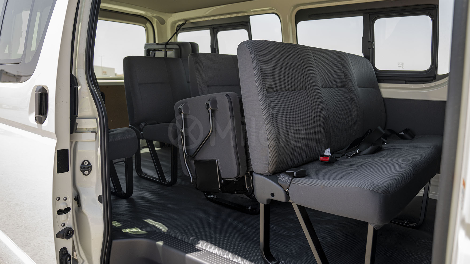 
								(LHD) TOYOTA HIACE STD 2.5D MT 15 SEATER MY2025 – WHITE full									