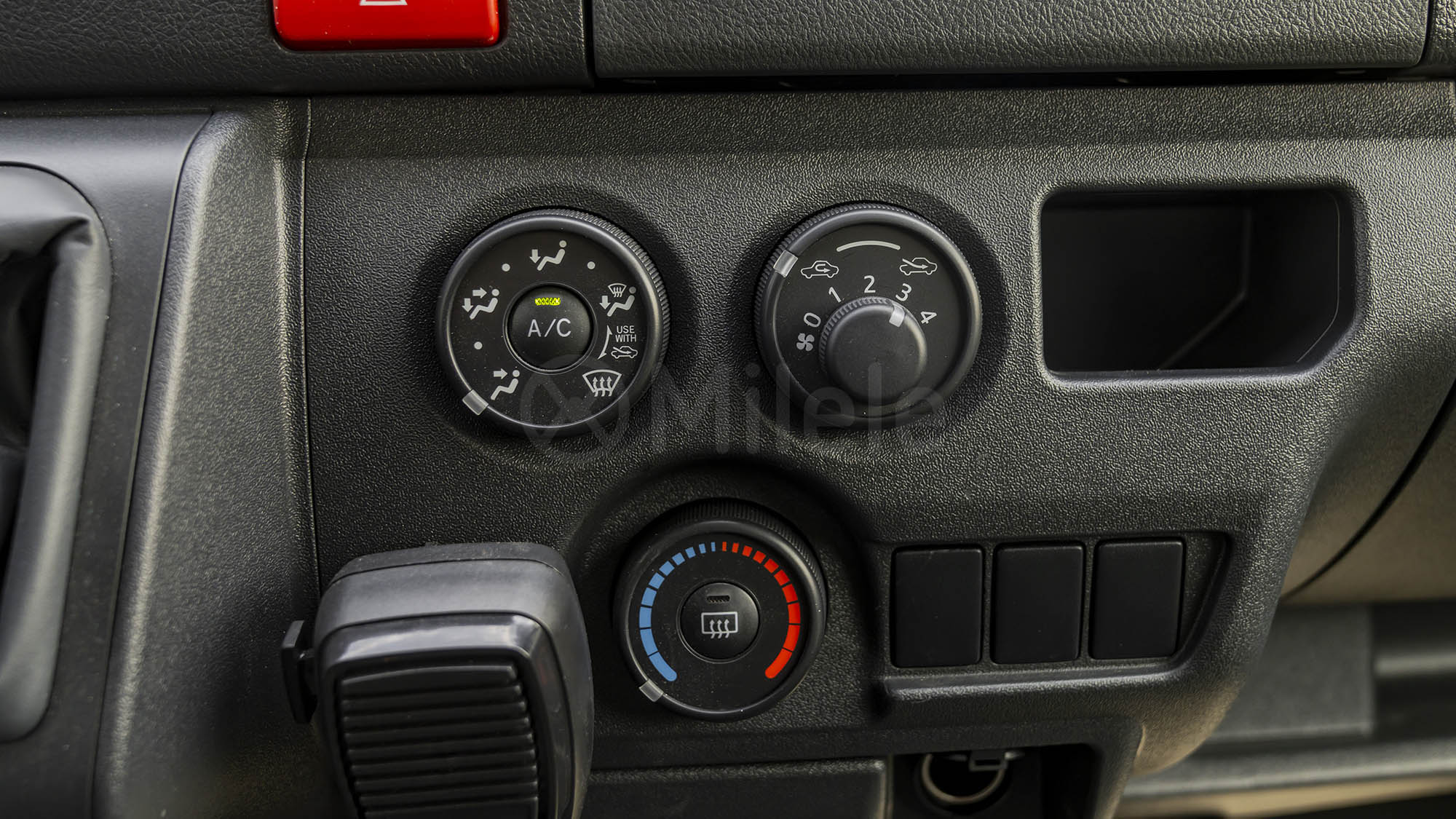 
								(LHD) TOYOTA HIACE STD VAN 2.7P MT RWD MY2025 – WHITE full									