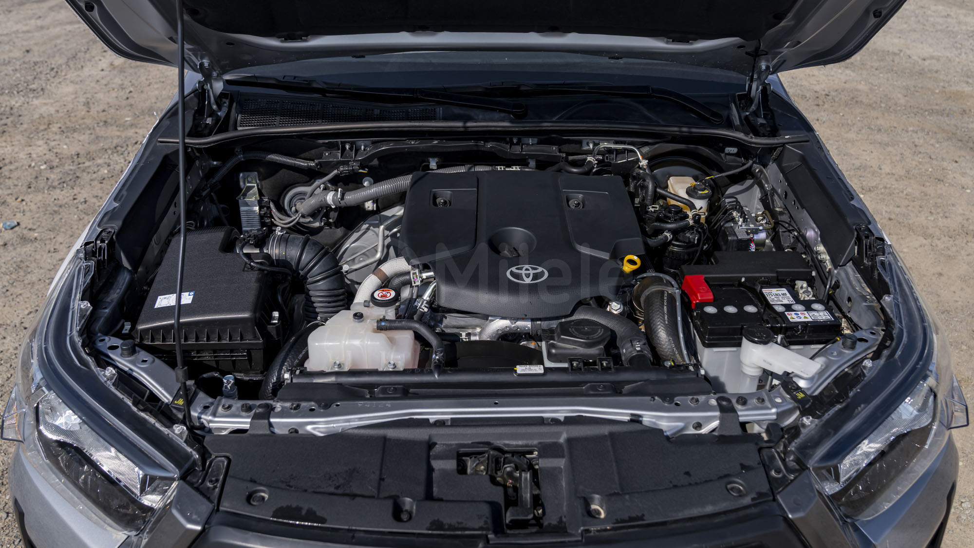 
(LHD) TOYOTA HILUX DC 2.4D AT 4X4 MY2025 – SILVER full									