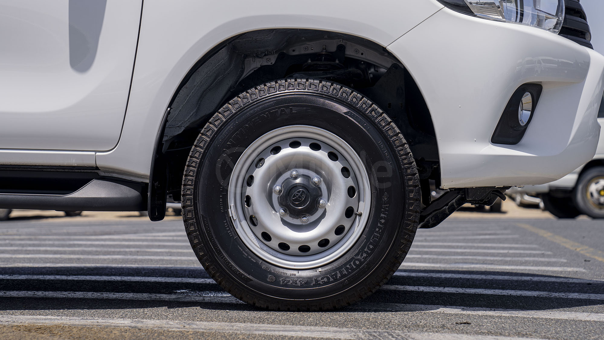 
(LHD) TOYOTA HILUX DC 2.4D MT 4X4 P.WINDOW MY2025 – WHITE full									