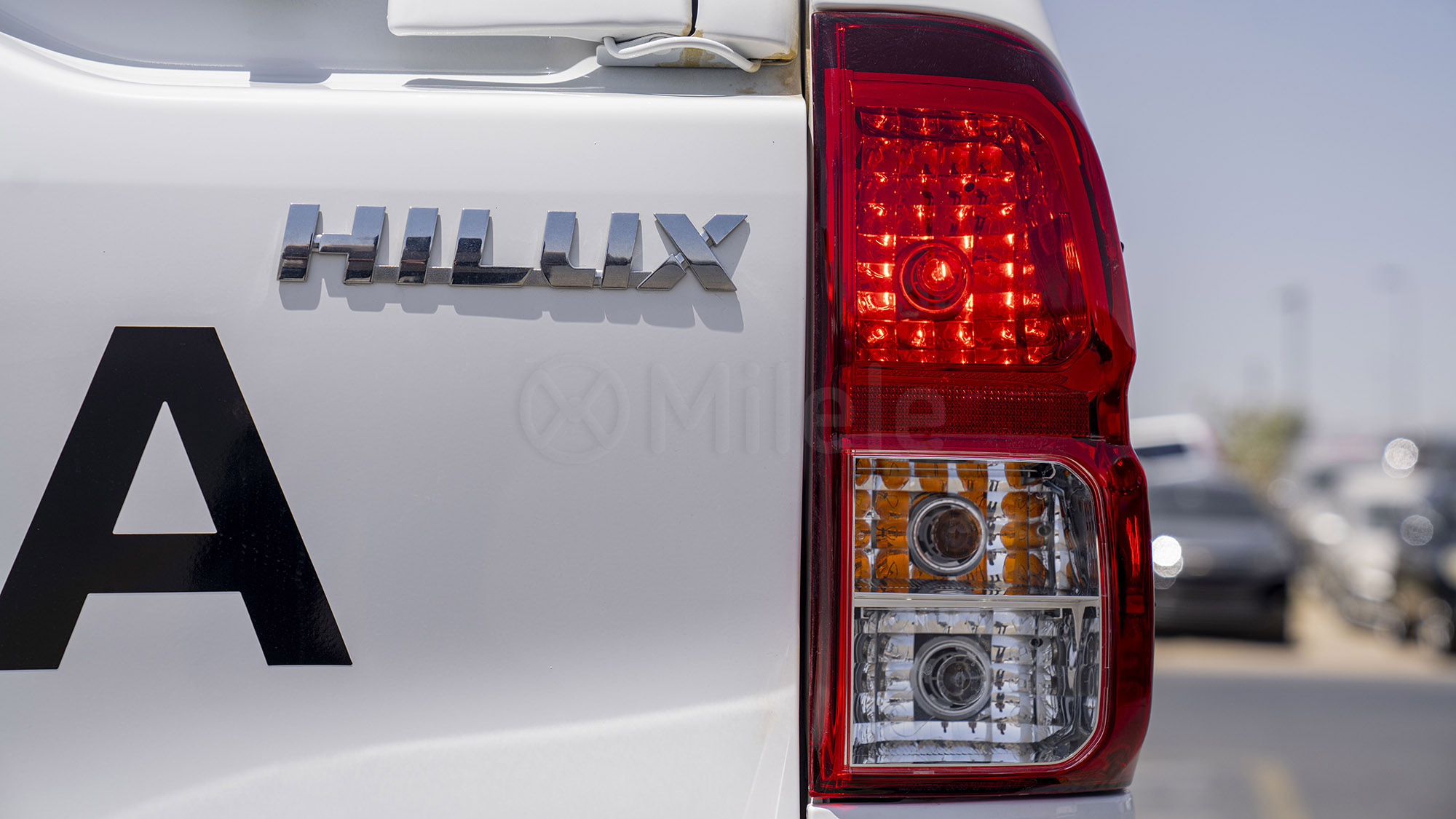 
(LHD) TOYOTA HILUX DC 2.4D MT 4X4 P.WINDOW MY2025 – WHITE full									