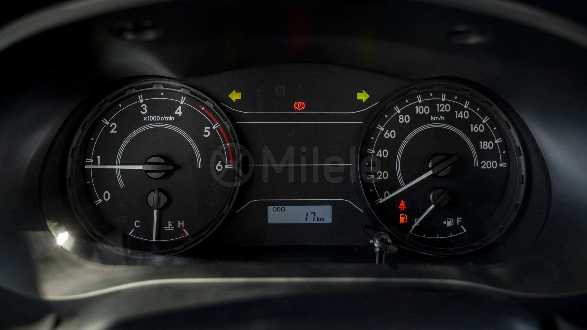 
(LHD) TOYOTA HILUX DC 2.4D MT 4X4 P.WINDOW MY2025 – WHITE full									
