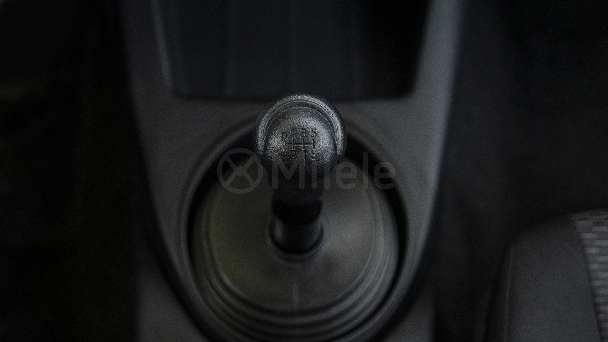 
(LHD) TOYOTA HILUX DC 2.4D MT 4X4 P.WINDOW MY2025 – WHITE full									