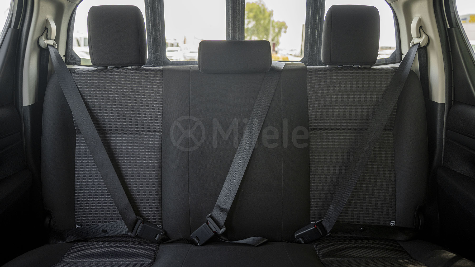 
(LHD) TOYOTA HILUX DC 2.4D MT 4X4 P.WINDOW MY2025 – WHITE full									