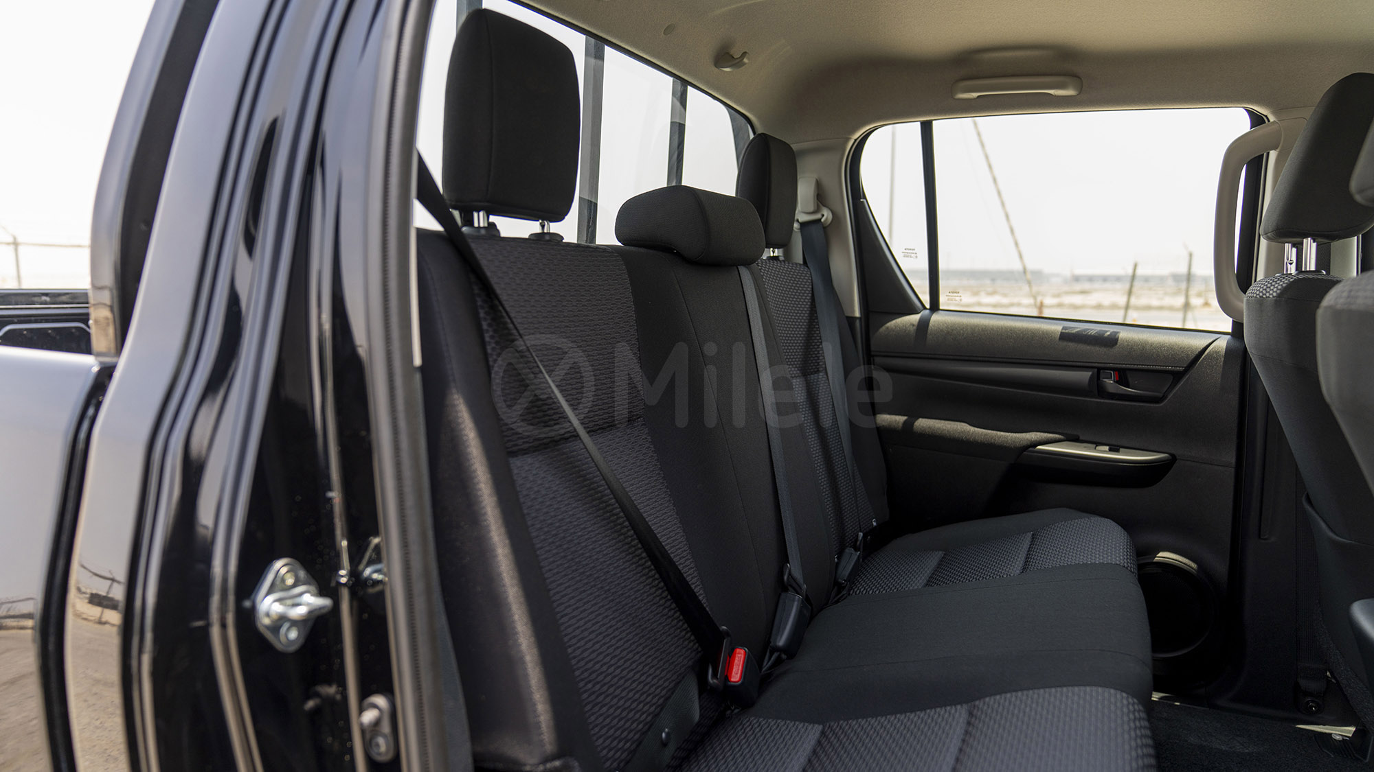
(LHD) TOYOTA HILUX DC 2.4D MT 4X4 P.WINDOW MY2025 – ATTITUDE BLACK full									