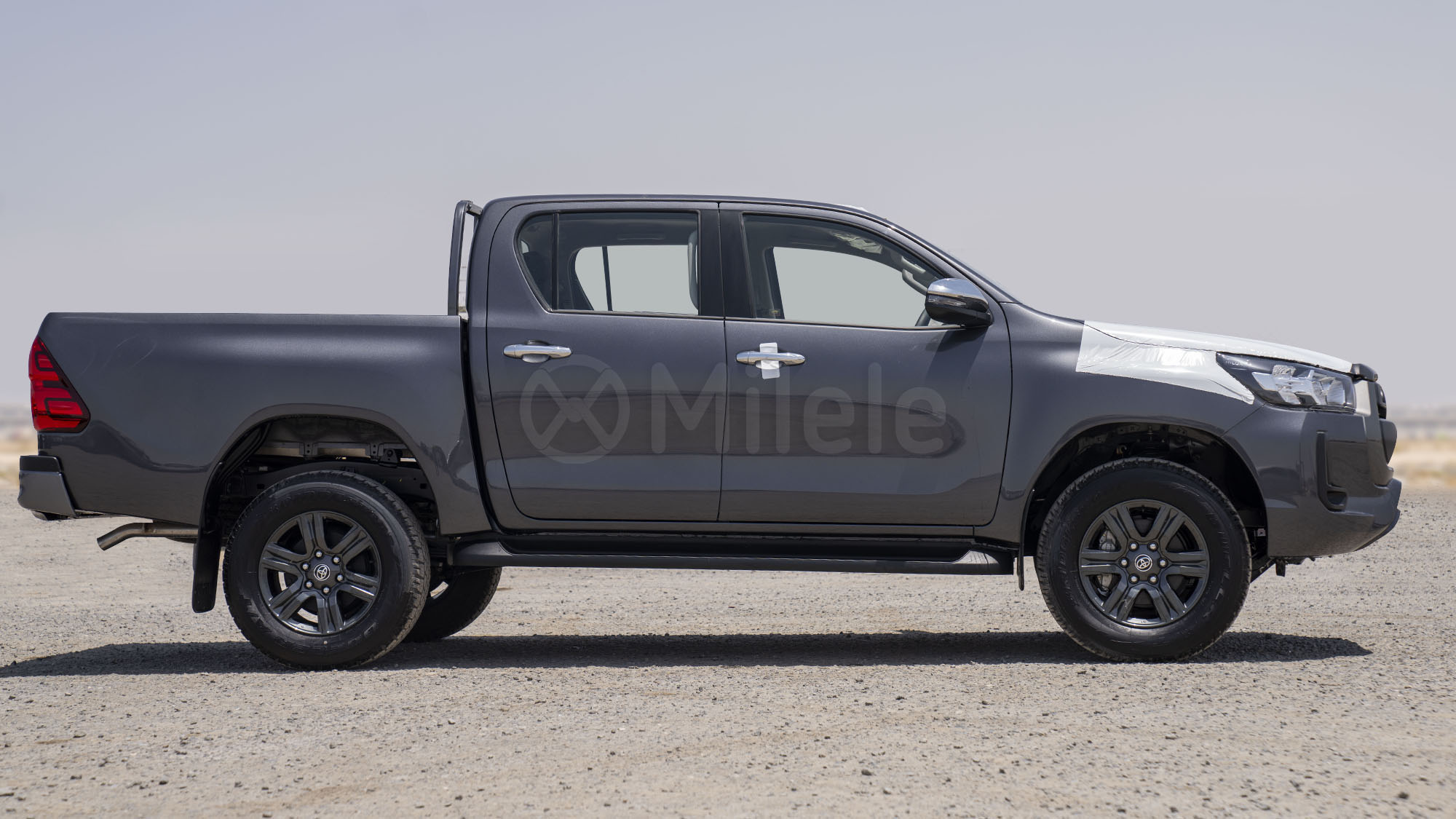 
(LHD) TOYOTA HILUX DC 2.4D MT 4X4 P.WINDOW MY2025 – GREY ME. full									