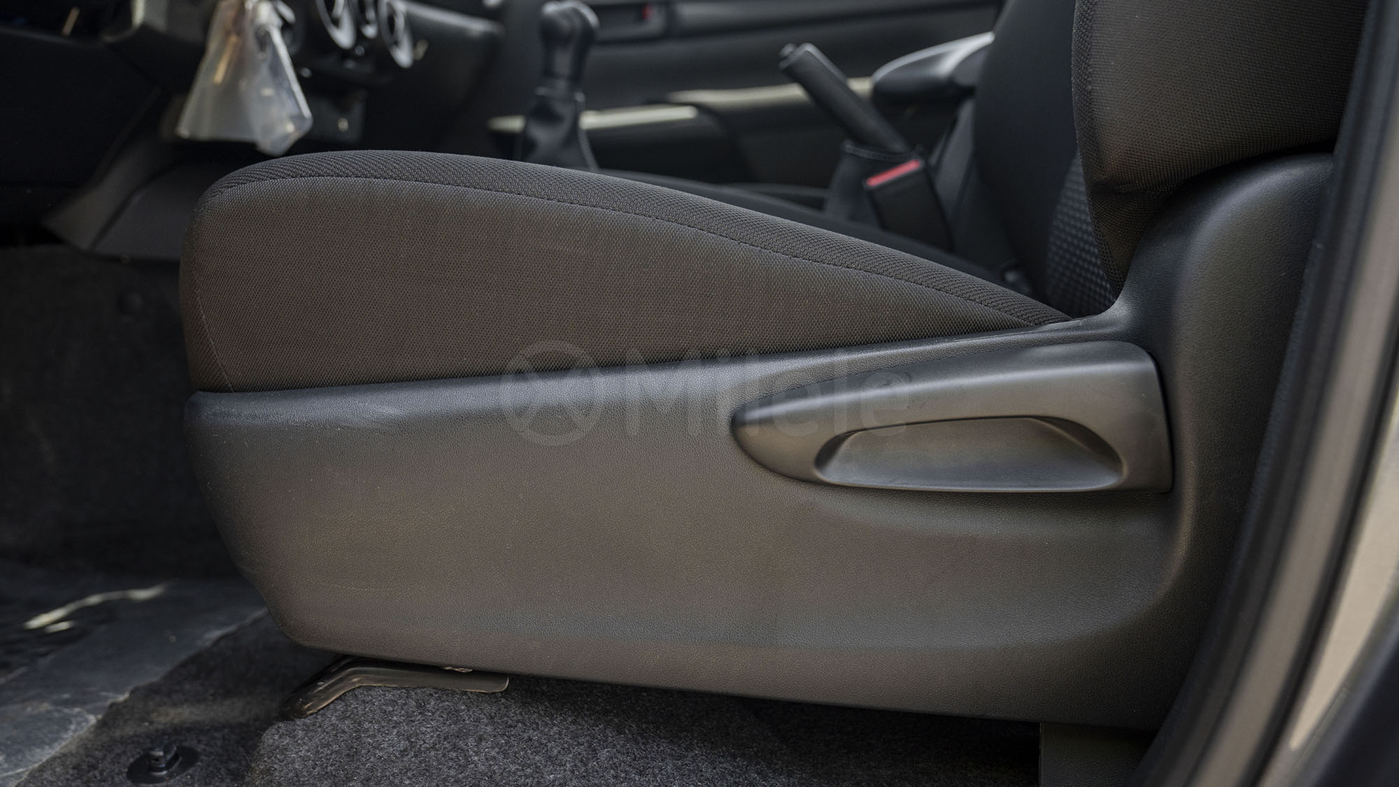 
(LHD) TOYOTA HILUX DC 2.4D MT 4X4 P.WINDOW MY2025 – GREY ME. full									