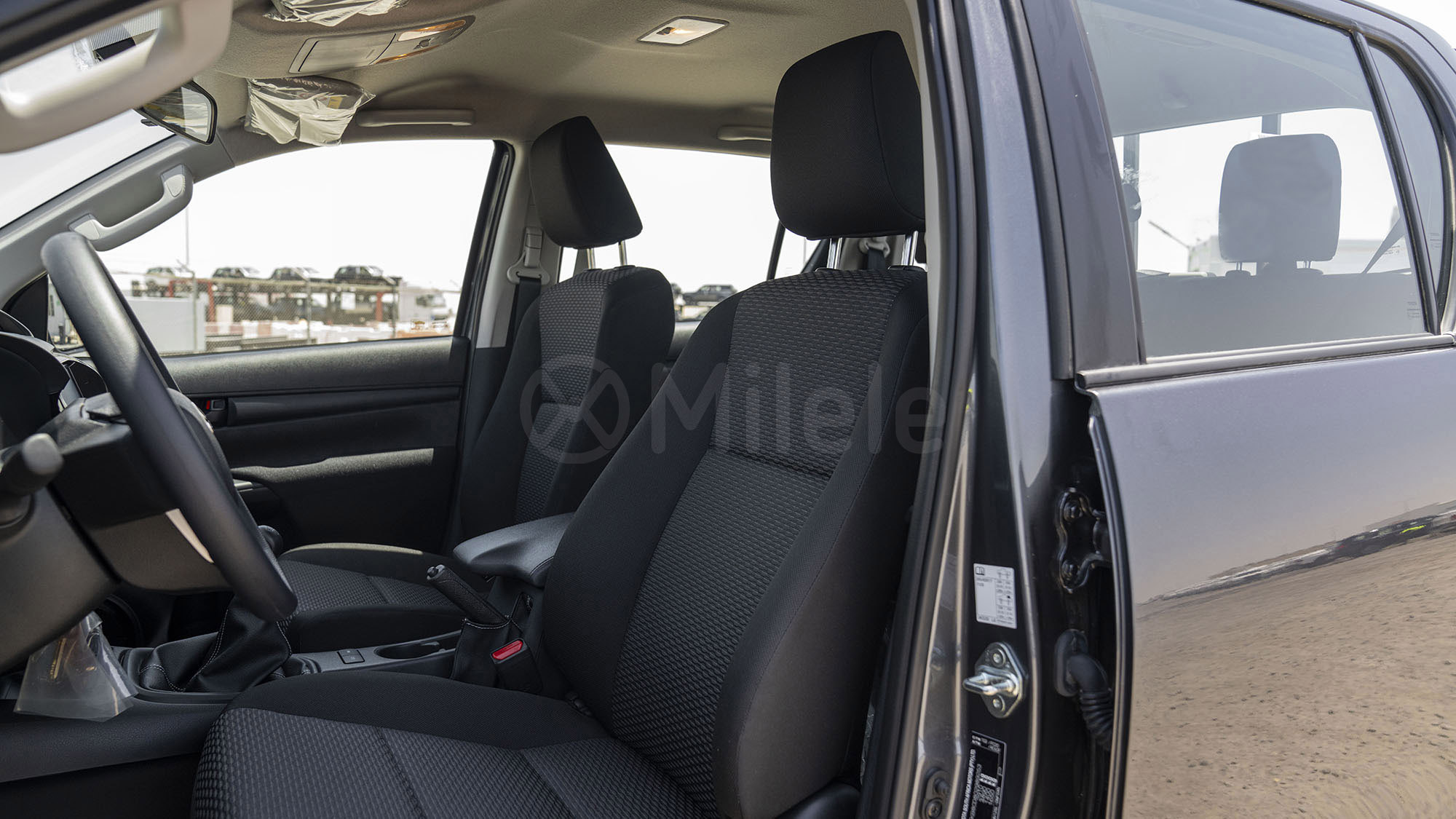 
(LHD) TOYOTA HILUX DC 2.4D MT 4X4 P.WINDOW MY2025 – GREY ME. full									