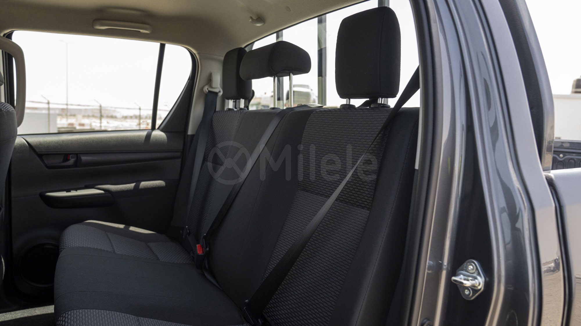 
(LHD) TOYOTA HILUX DC 2.4D MT 4X4 P.WINDOW MY2025 – GREY ME. full									
