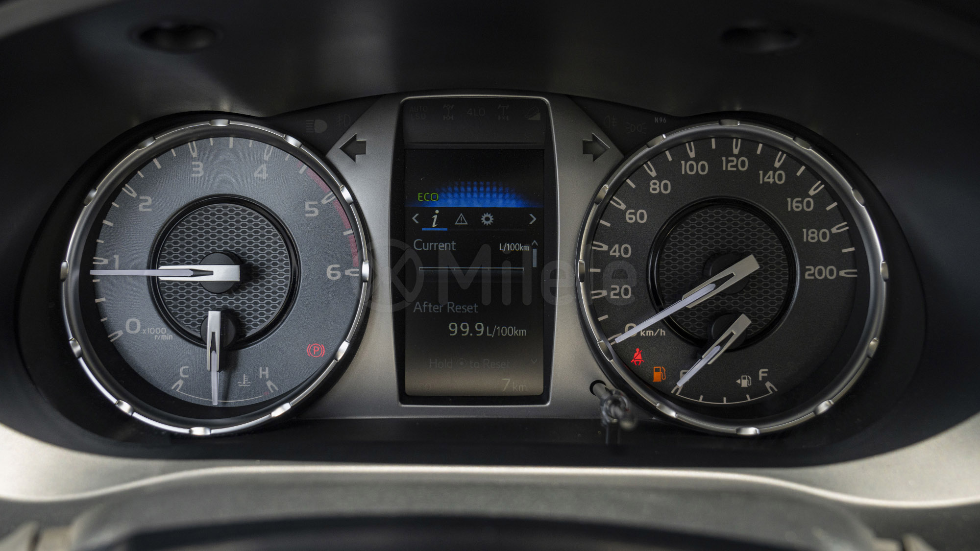 
(LHD) TOYOTA HILUX DC 2.4D MT 4X4 P.WINDOW MY2025 – GREY ME. full									