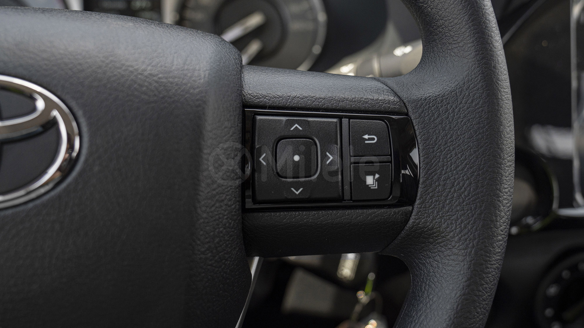 
(LHD) TOYOTA HILUX DC 2.4D MT 4X4 P.WINDOW MY2025 – GREY ME. full									