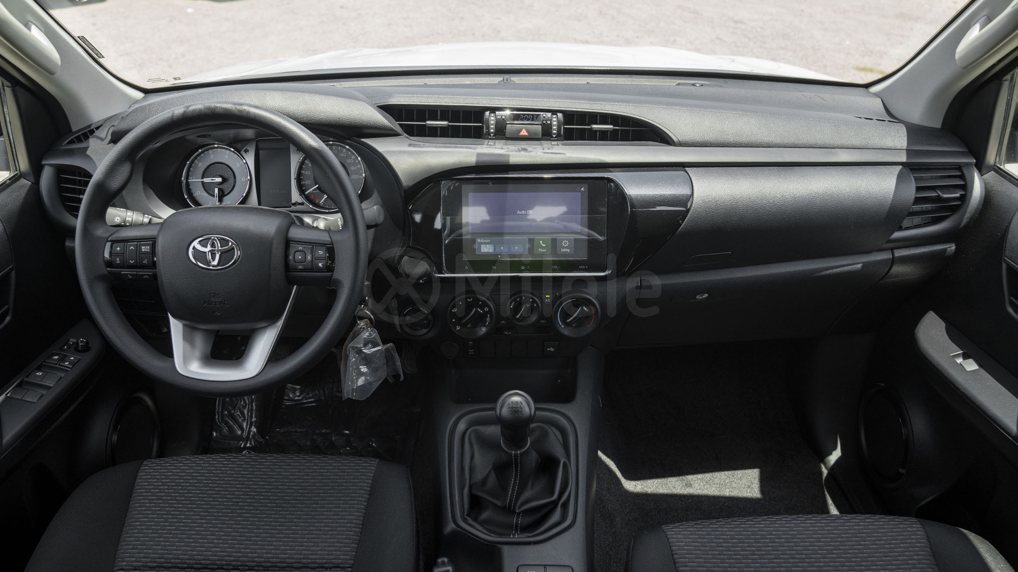 
(LHD) TOYOTA HILUX DC 2.4D MT 4X4 P.WINDOW MY2025 – GREY ME. full									