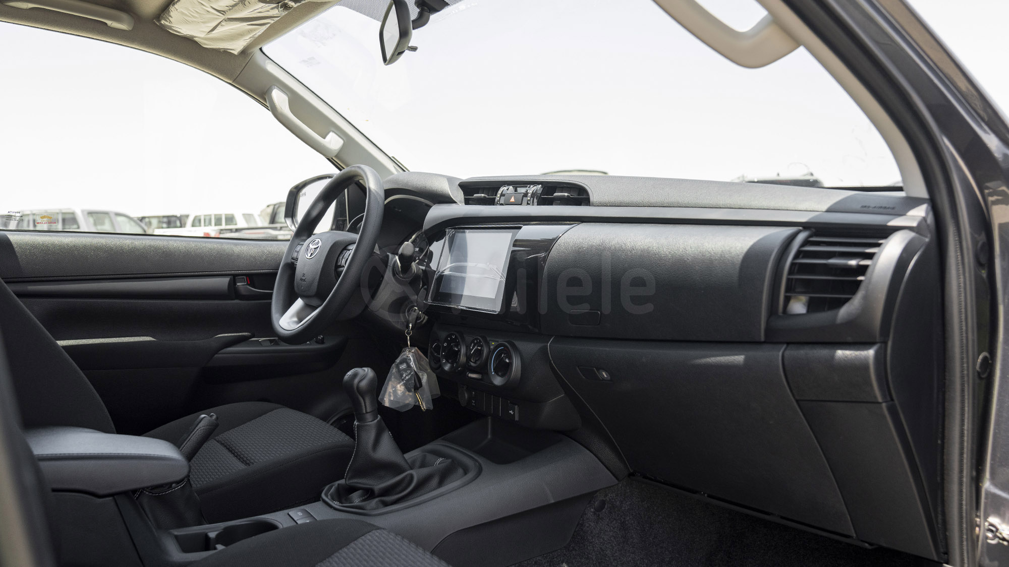 
(LHD) TOYOTA HILUX DC 2.4D MT 4X4 P.WINDOW MY2025 – GREY ME. full									