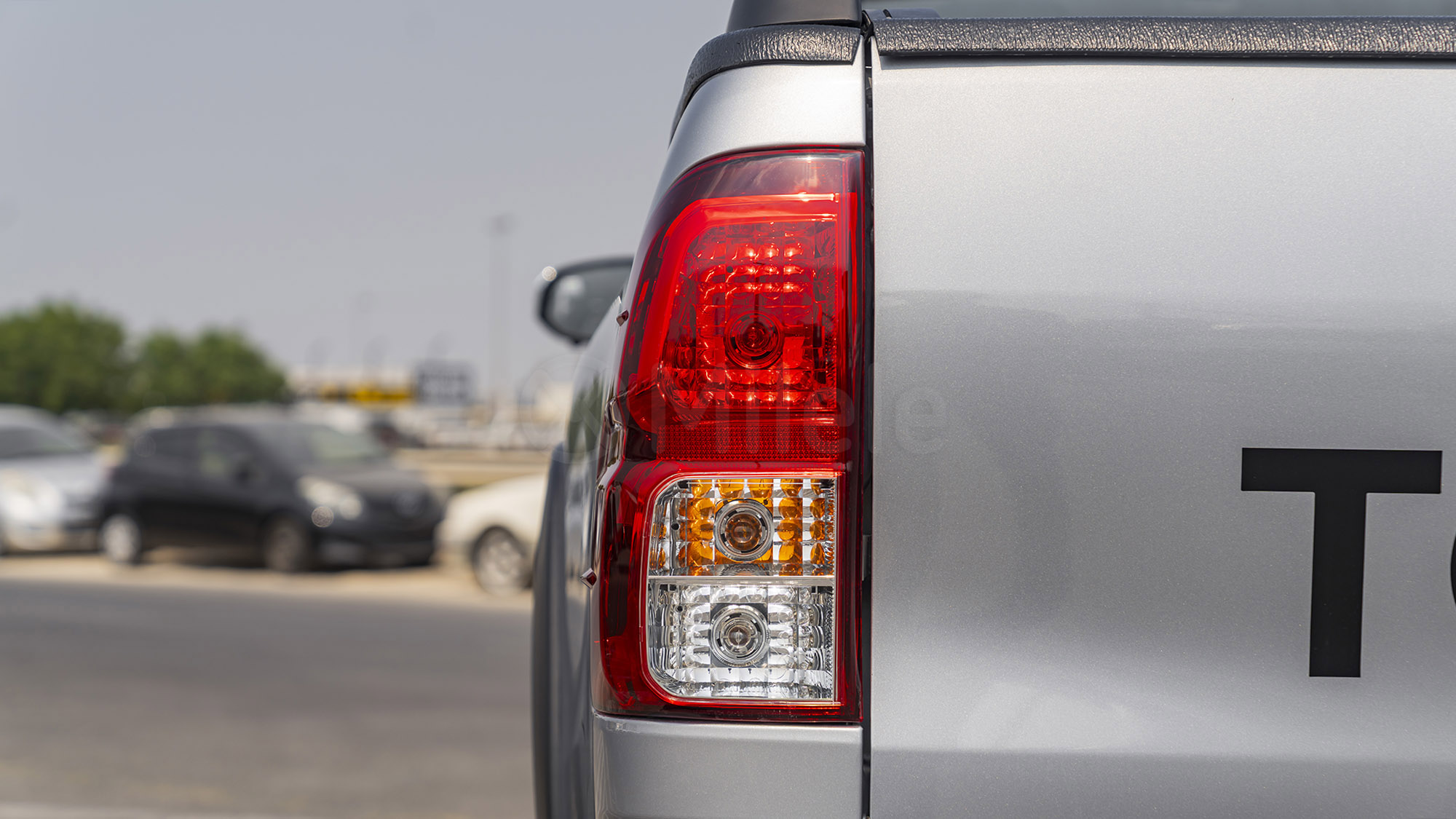 
								(LHD) TOYOTA HILUX DC 2.4D MT 4X4 P.WINDOW MY2025 – SILVER full									