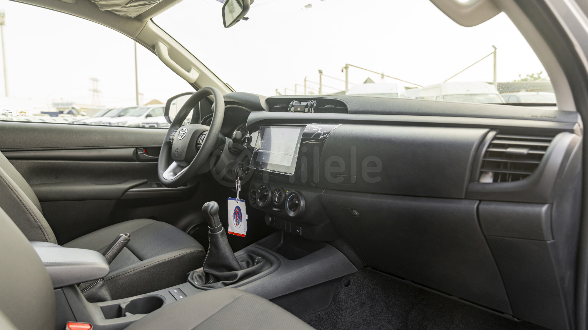 
								(LHD) TOYOTA HILUX DC 2.4D MT 4X4 P.WINDOW MY2025 – SILVER full									