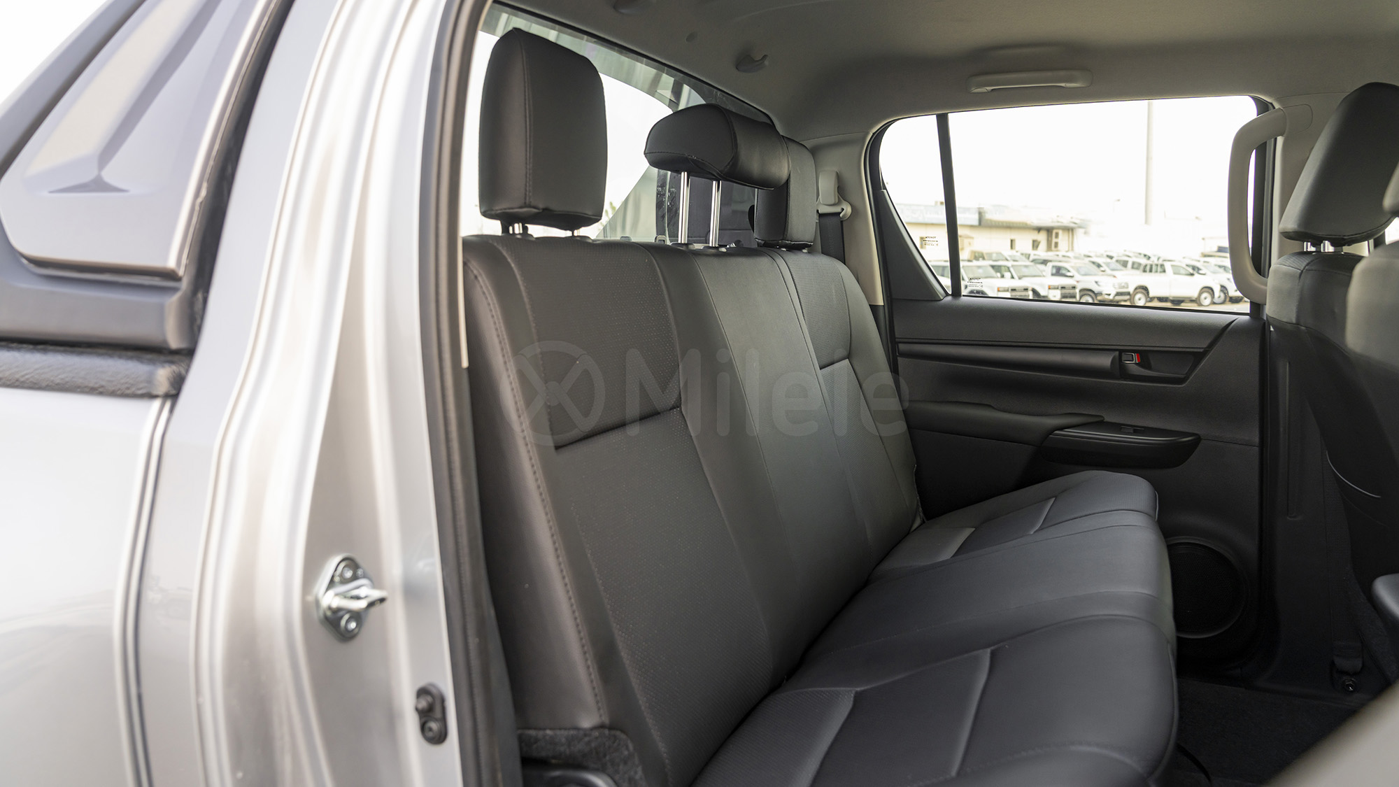 
								(LHD) TOYOTA HILUX DC 2.4D MT 4X4 P.WINDOW MY2025 – SILVER full									