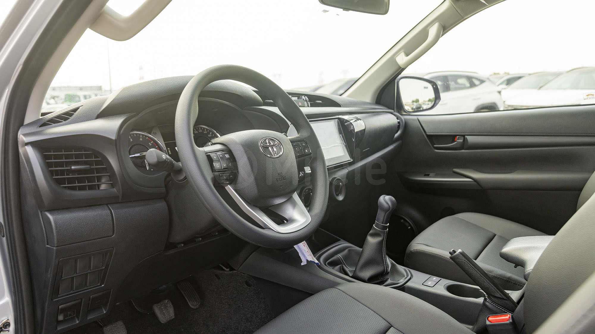 
								(LHD) TOYOTA HILUX DC 2.4D MT 4X4 P.WINDOW MY2025 – SILVER full									