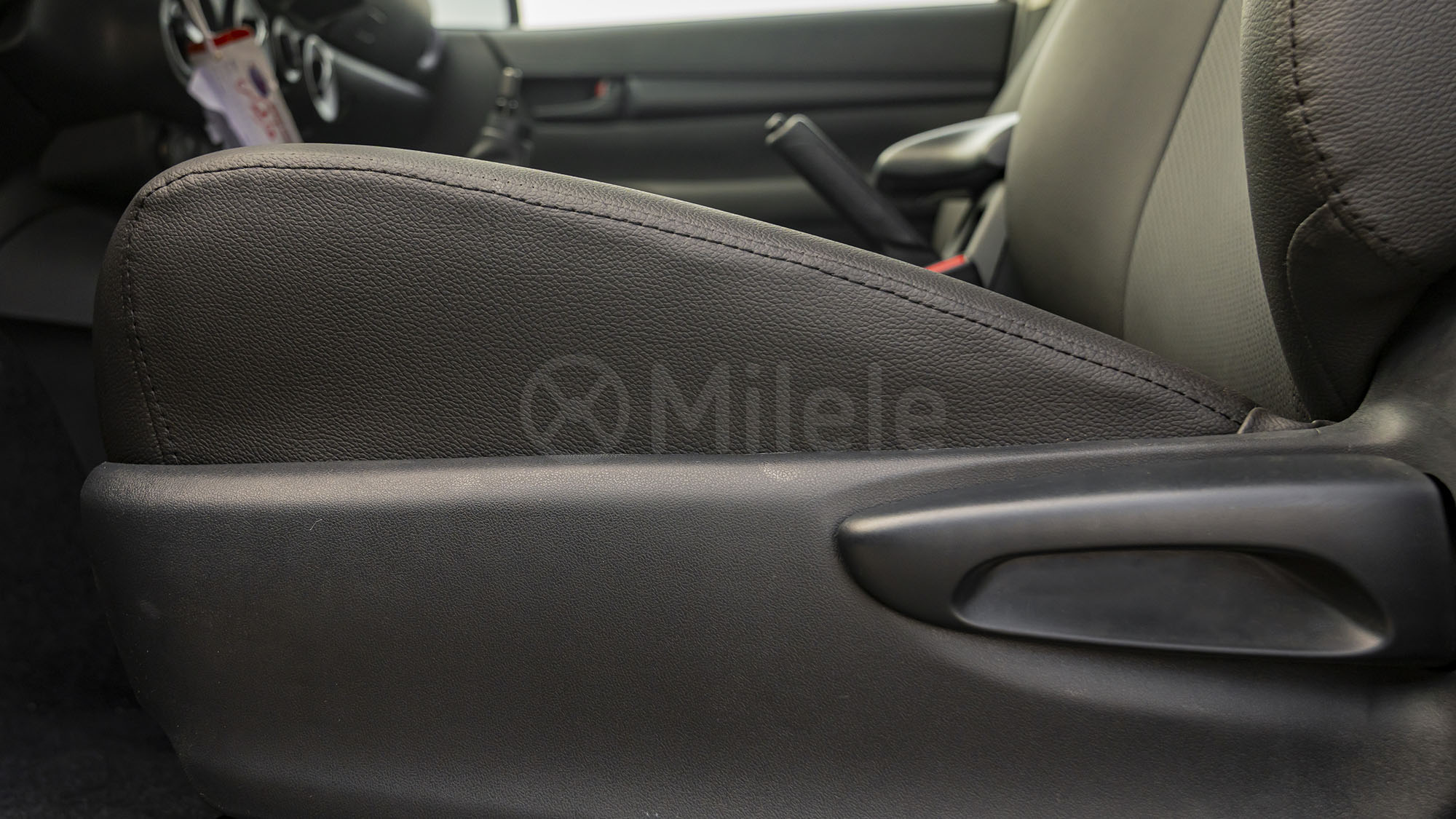 
								(LHD) TOYOTA HILUX DC 2.4D MT 4X4 P.WINDOW MY2025 – SILVER full									