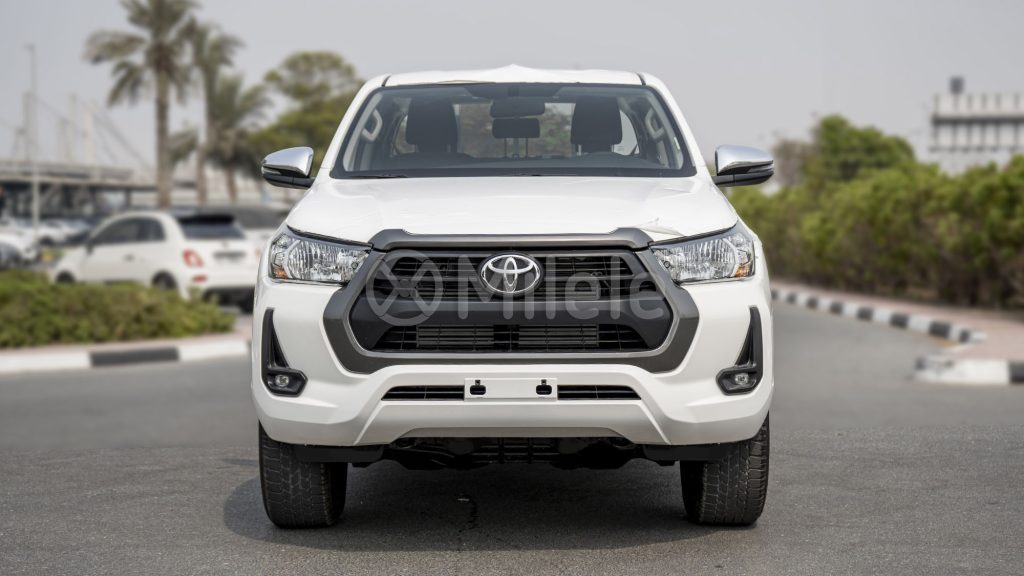 (LHD) TOYOTA HILUX DC 2.4D AT 4X4 MY2026 – PLATINUM WHITE PEARL