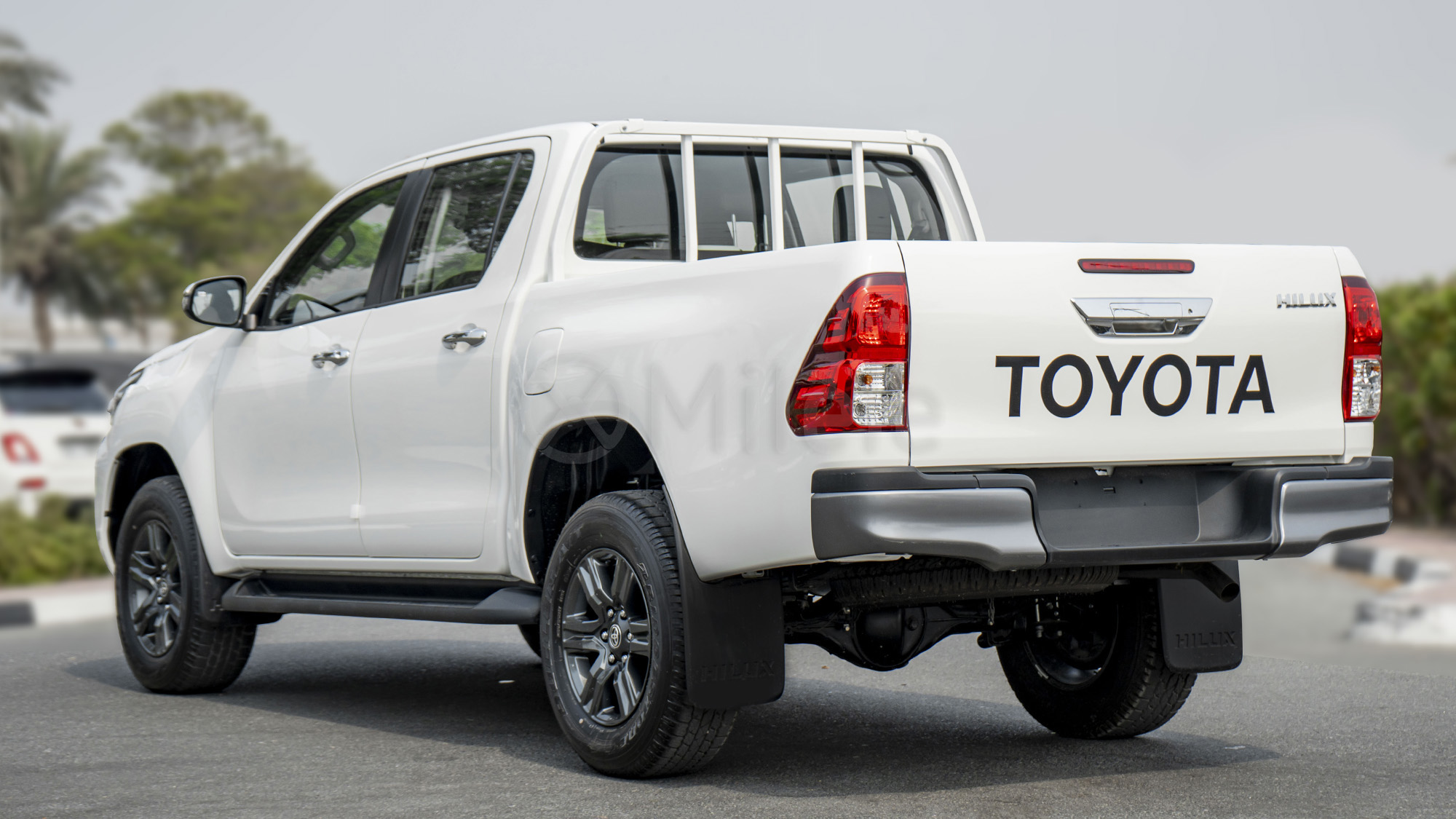 
(LHD) TOYOTA HILUX DC 2.4D AT 4X4 MY2026 – PLATINUM WHITE PEARL full									