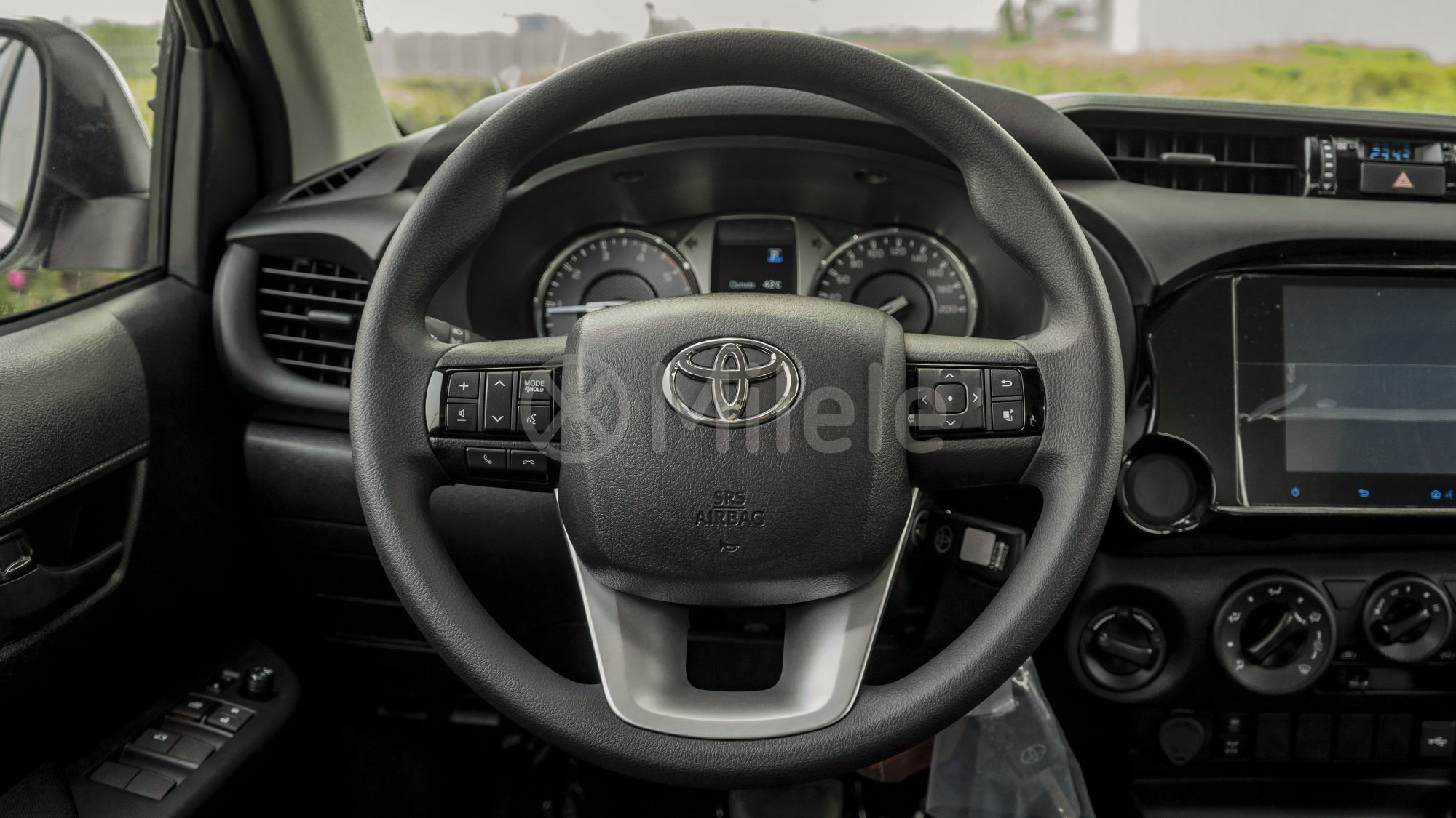 
(LHD) TOYOTA HILUX DC 2.4D AT 4X4 MY2026 – PLATINUM WHITE PEARL full									