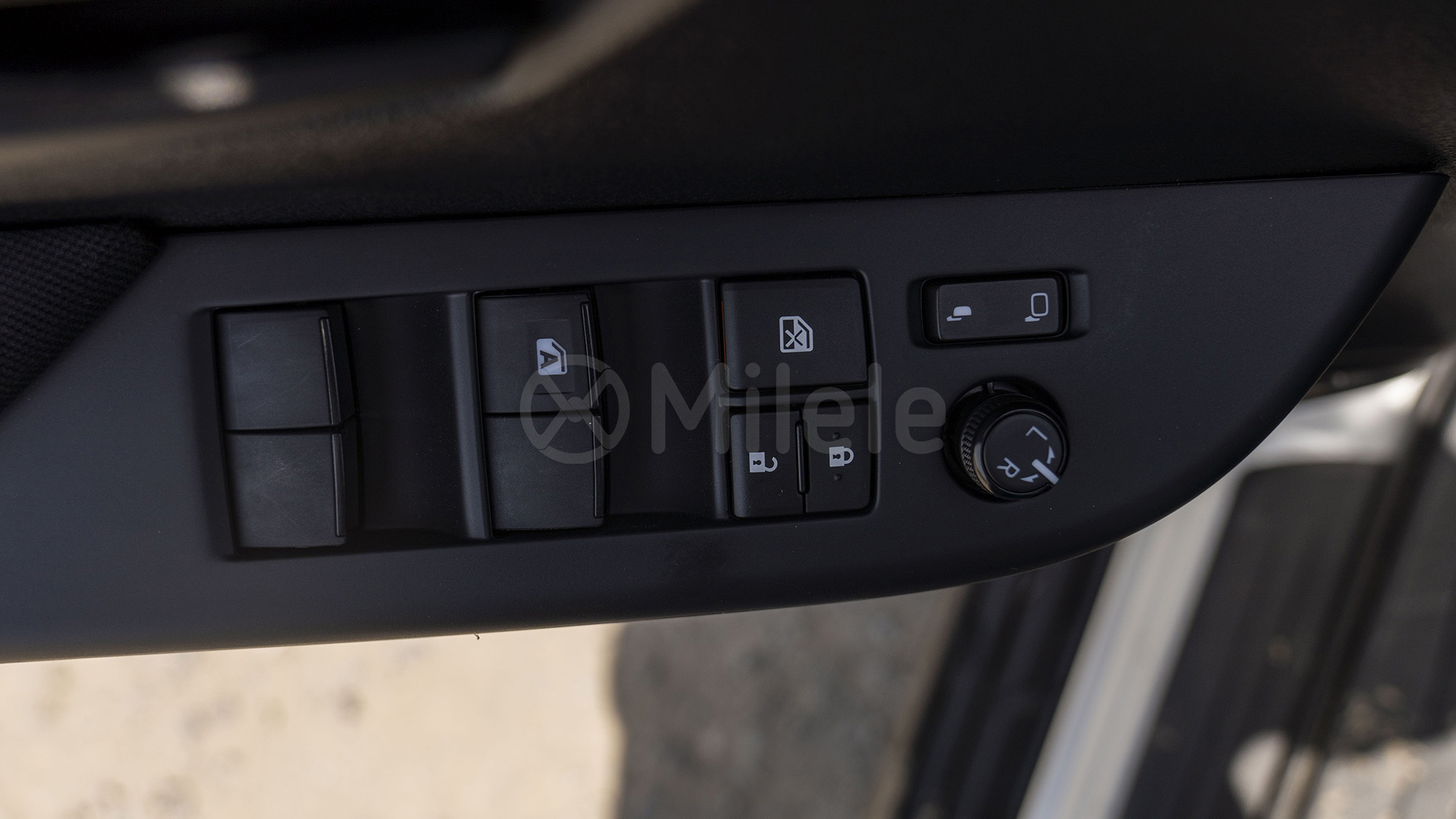 
								(LHD) TOYOTA HILUX DC 2.4D MT 4X4 P.WINDOW MY2026 – WHITE full									