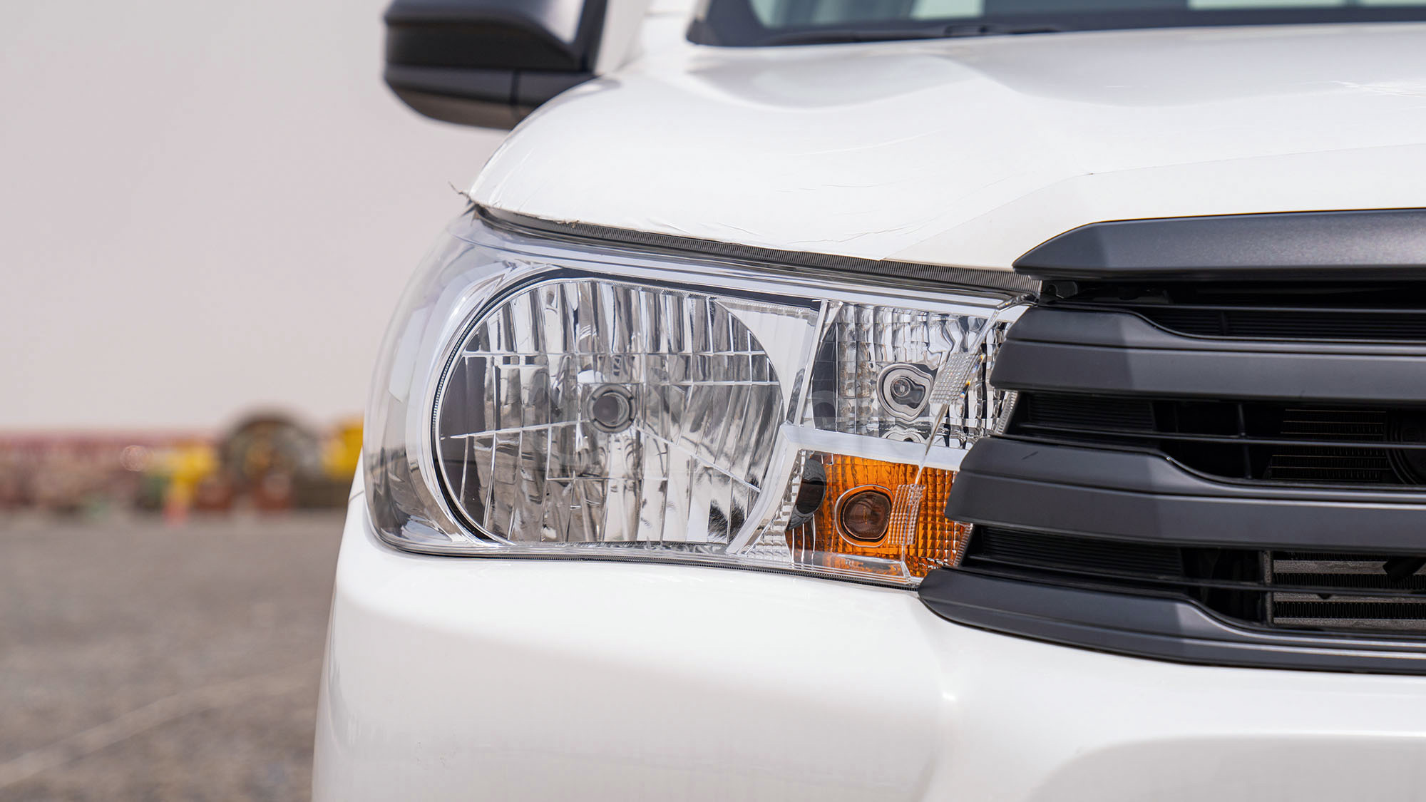 
(LHD) TOYOTA HILUX DC 2.4D MT 4X4 P.WINDOW MY2026 – SUPER WHITE full									
