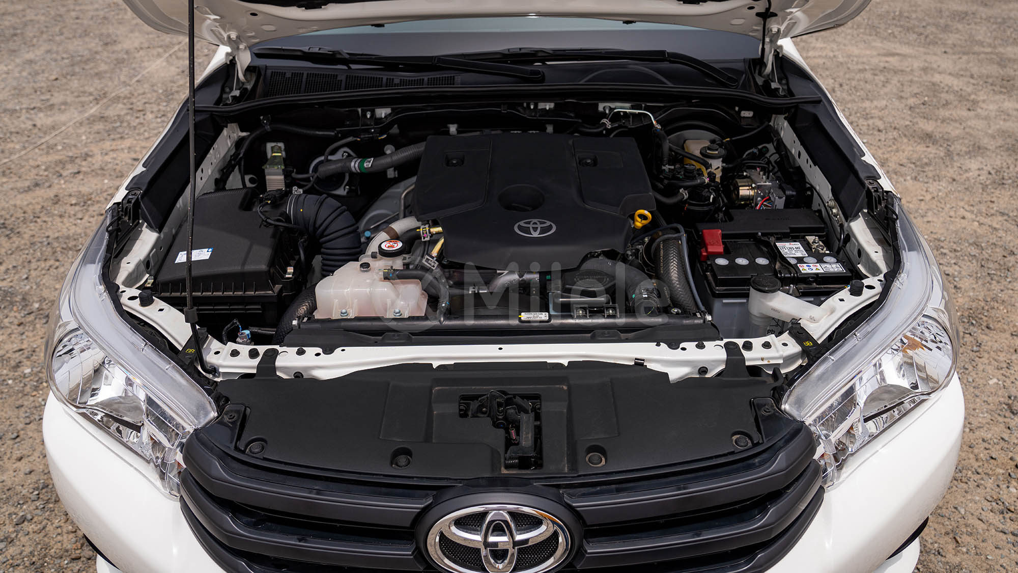 
(LHD) TOYOTA HILUX DC 2.4D MT 4X4 P.WINDOW MY2026 – SUPER WHITE full									