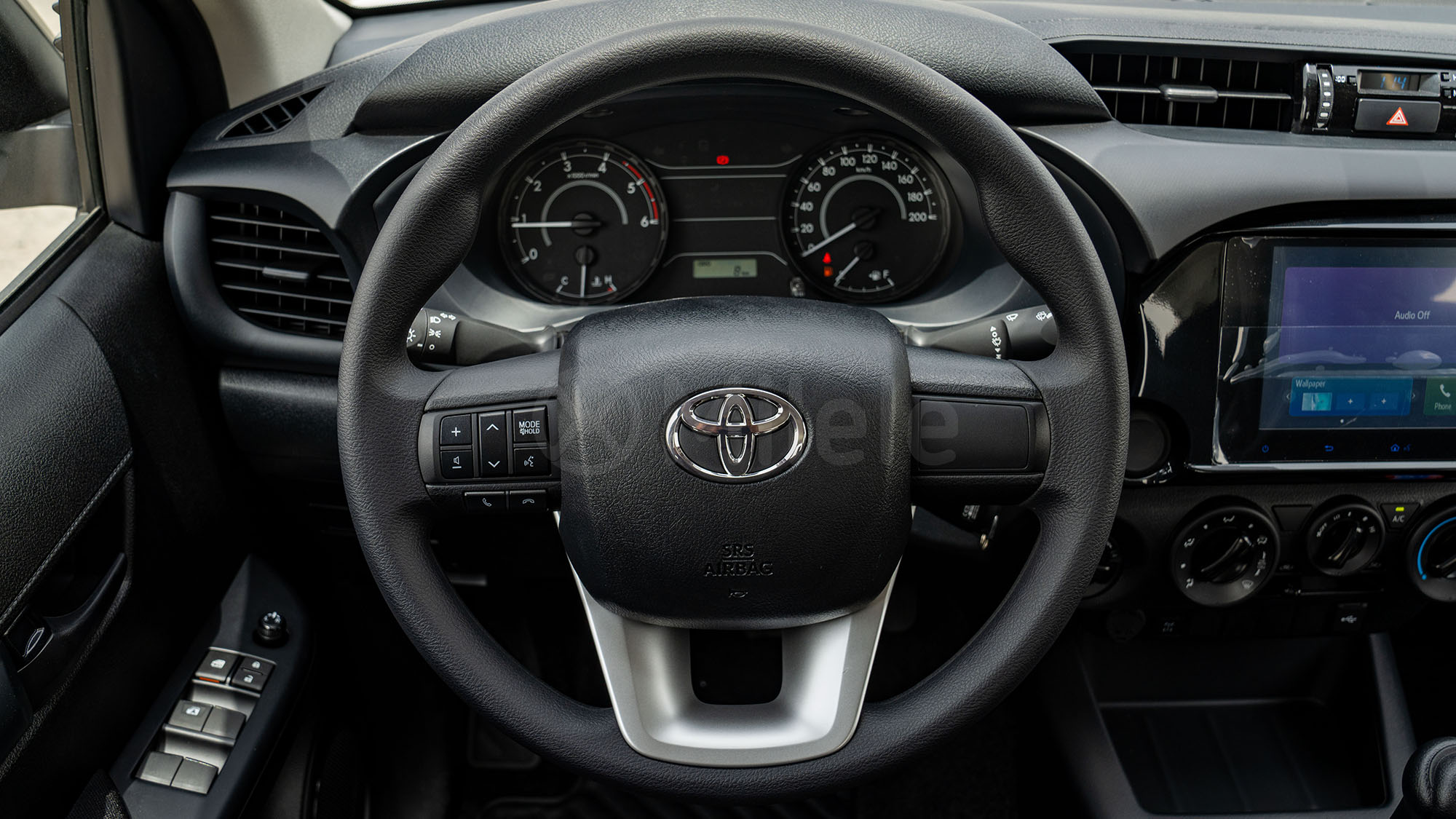 
(LHD) TOYOTA HILUX DC 2.4D MT 4X4 P.WINDOW MY2026 – SUPER WHITE full									