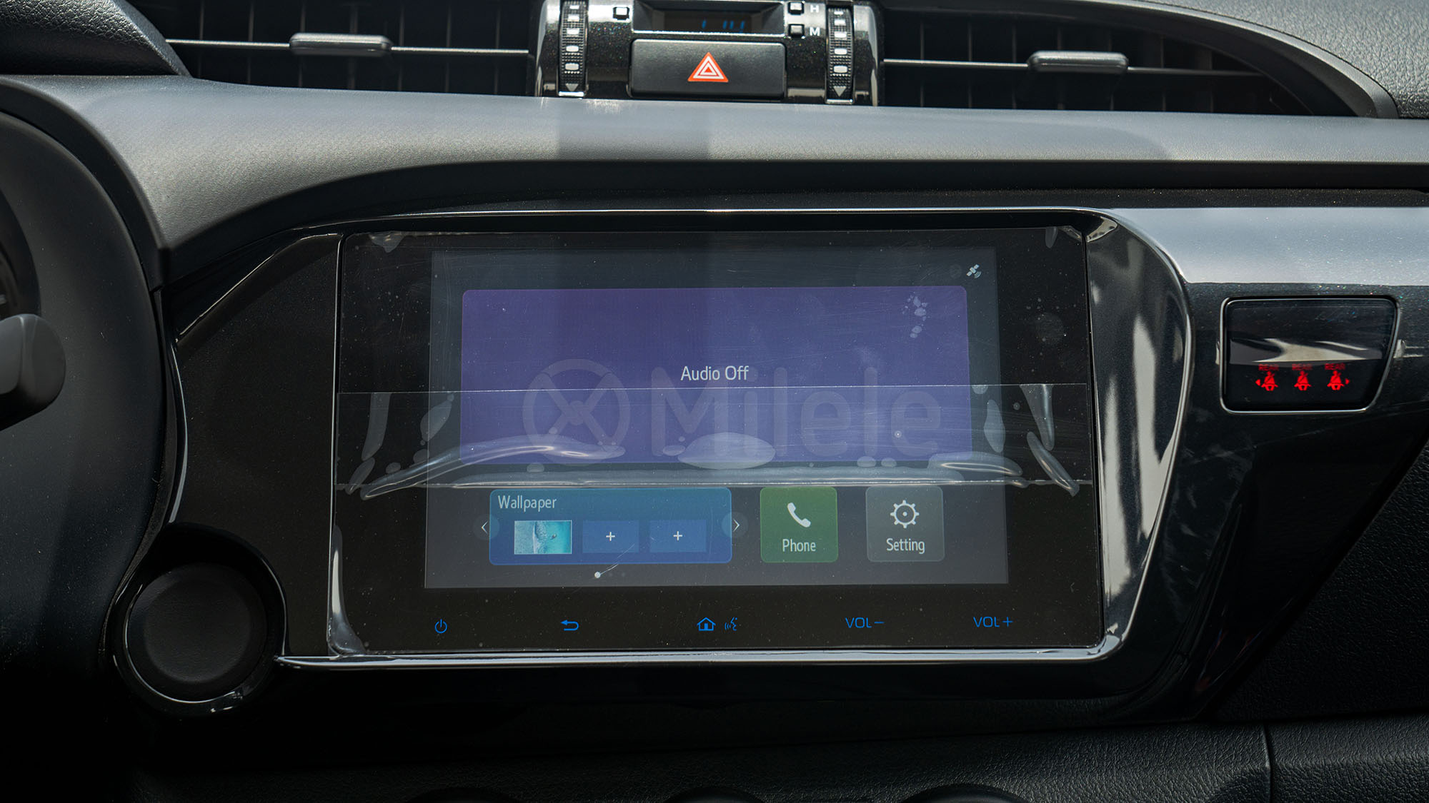 
(LHD) TOYOTA HILUX DC 2.4D MT 4X4 P.WINDOW MY2026 – SUPER WHITE full									