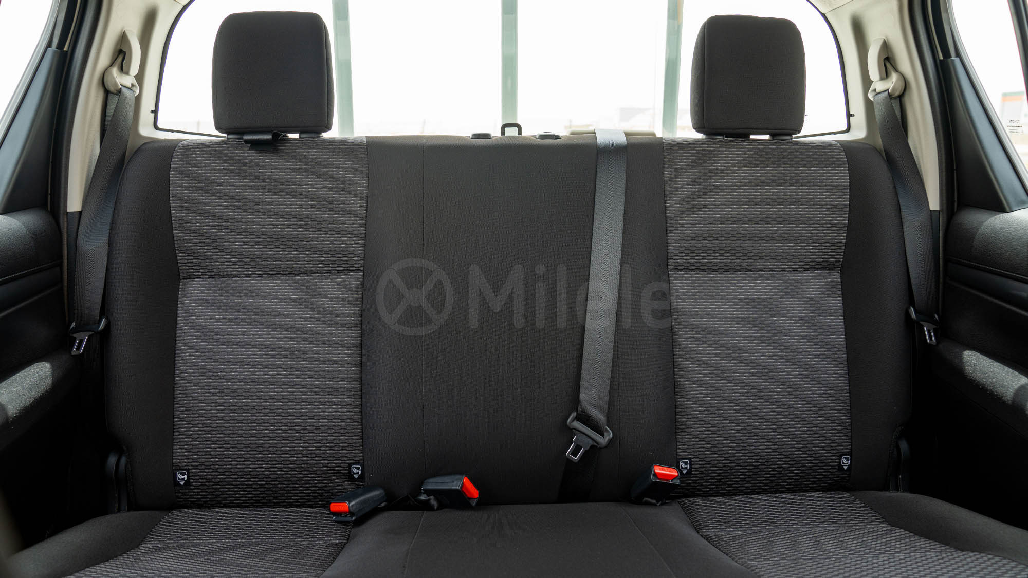 
(LHD) TOYOTA HILUX DC 2.4D MT 4X4 P.WINDOW MY2026 – SUPER WHITE full									