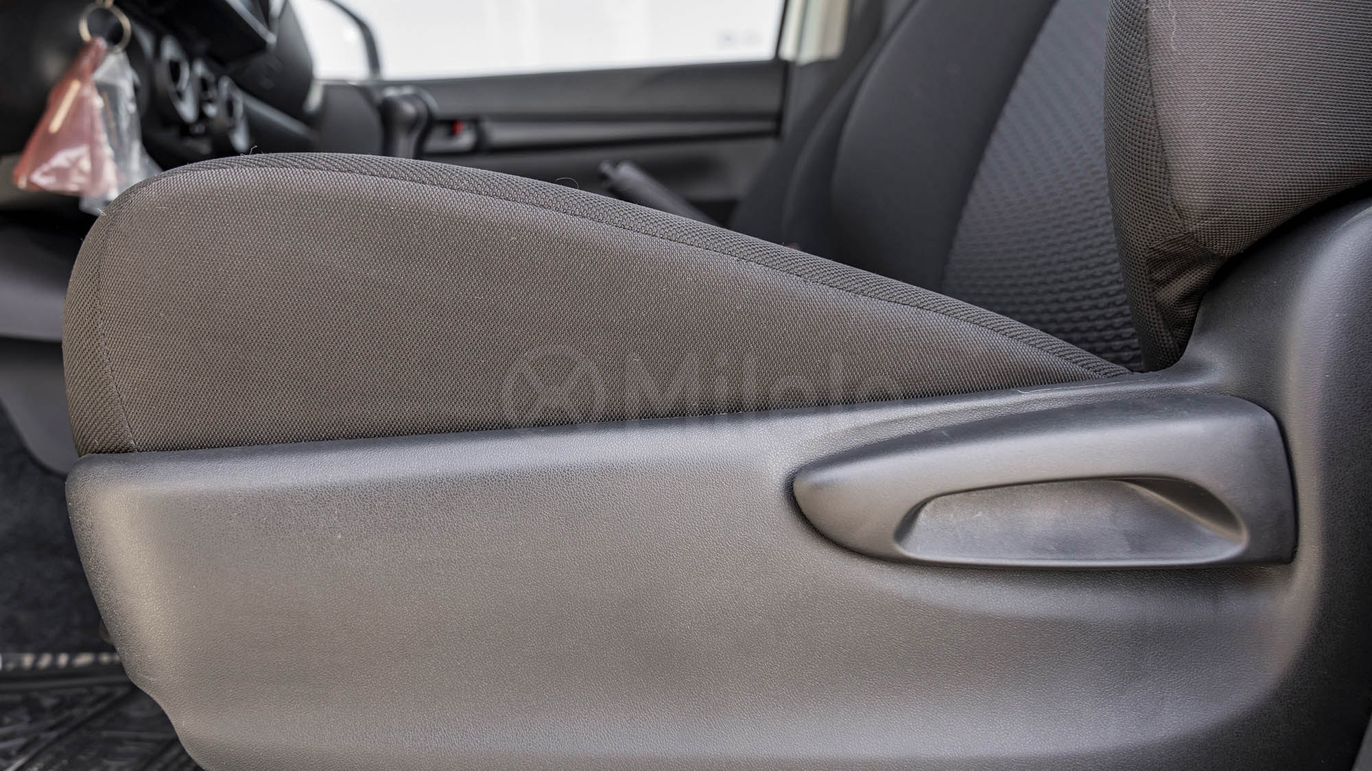 
								(LHD) TOYOTA HILUX DC OFF ROAD EDITION 2.4D MT 4X4 P.WINDOW MY2026 – White full									